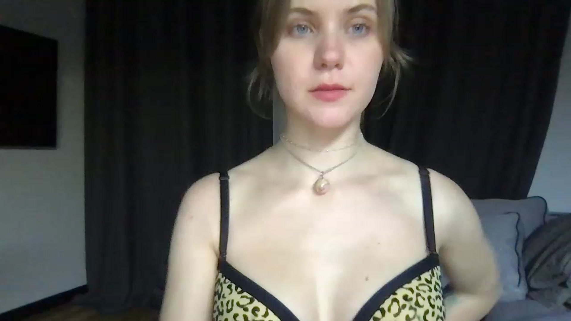 Gallery image thumbnail from YoungDunst's myfreecams stream on, 12/31/2022, 17:06 image 5 of 20