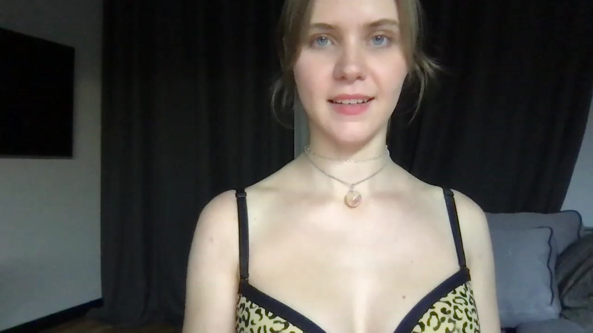 Gallery image thumbnail from YoungDunst's myfreecams stream on, 12/31/2022, 17:06 image 7 of 20