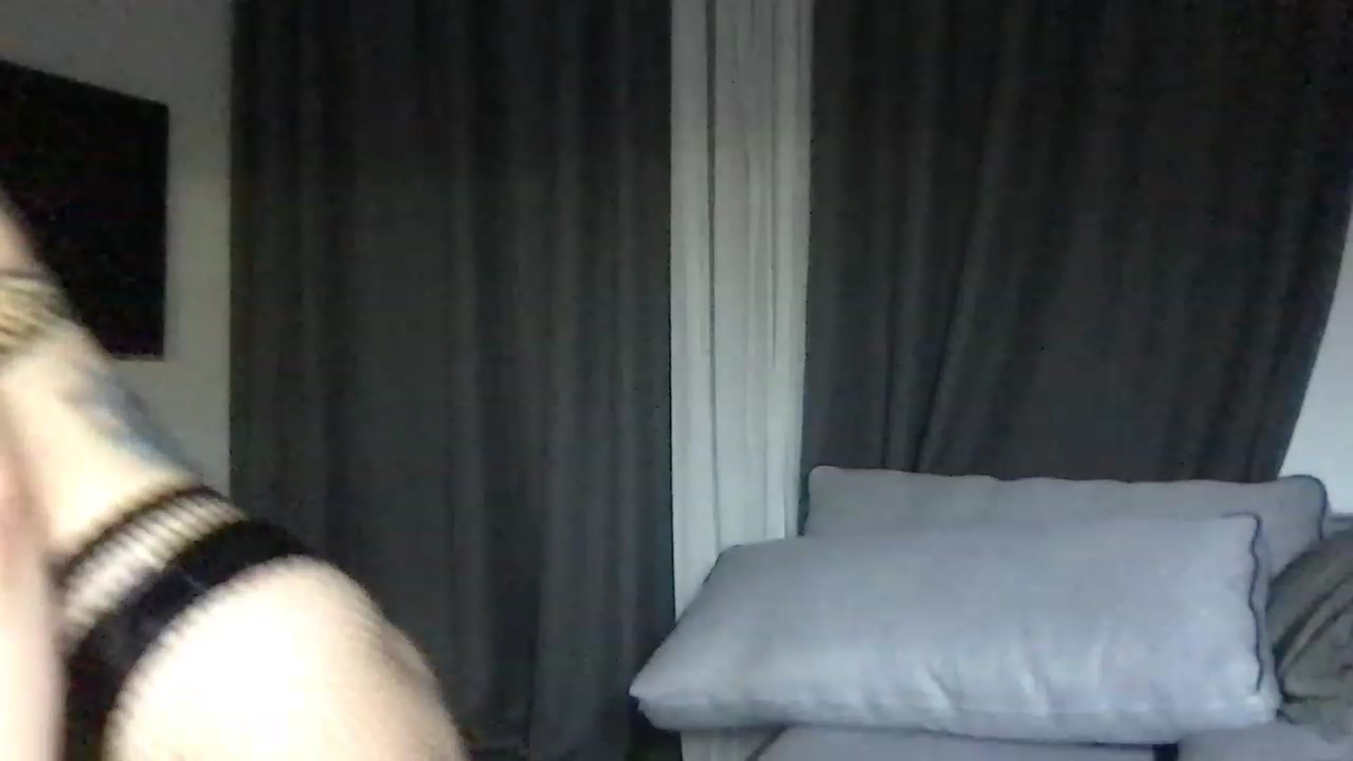Gallery image thumbnail from YoungDunst's myfreecams stream on, 12/31/2022, 17:06 image 9 of 20