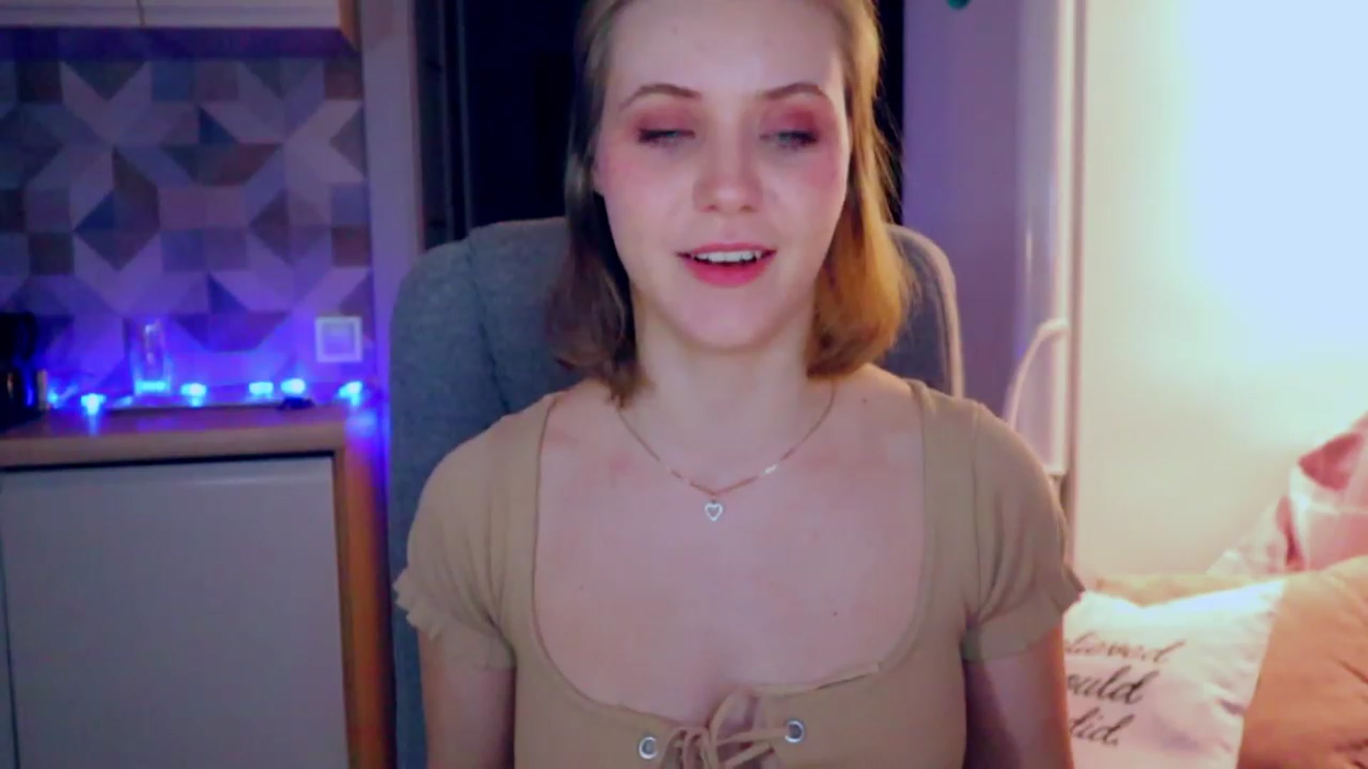 Gallery image thumbnail from YoungDunst's myfreecams stream on, 03/09/2023, 21:19 image 9 of 20