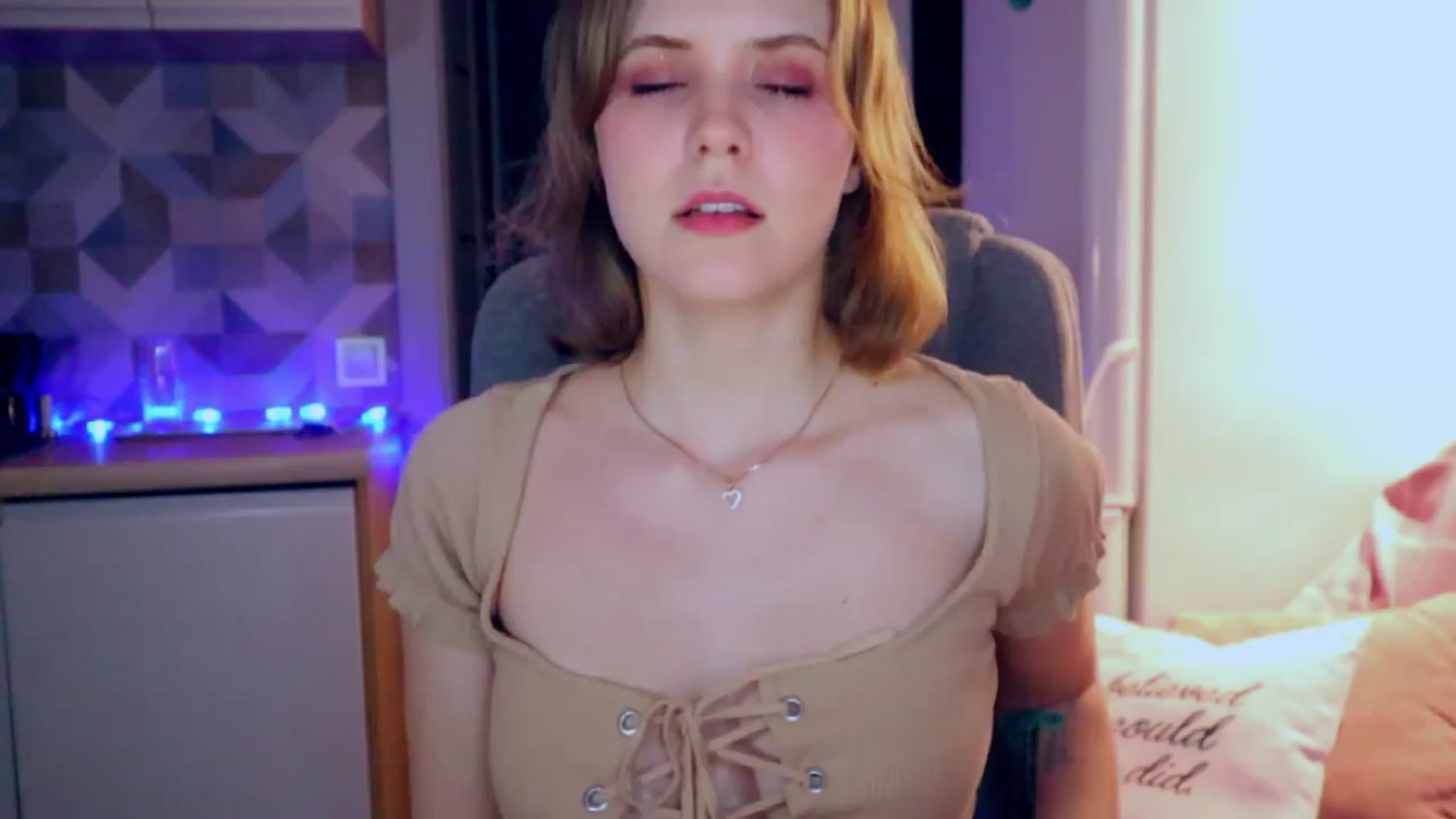 Gallery image thumbnail from YoungDunst's myfreecams stream on, 03/09/2023, 21:19 image 6 of 20