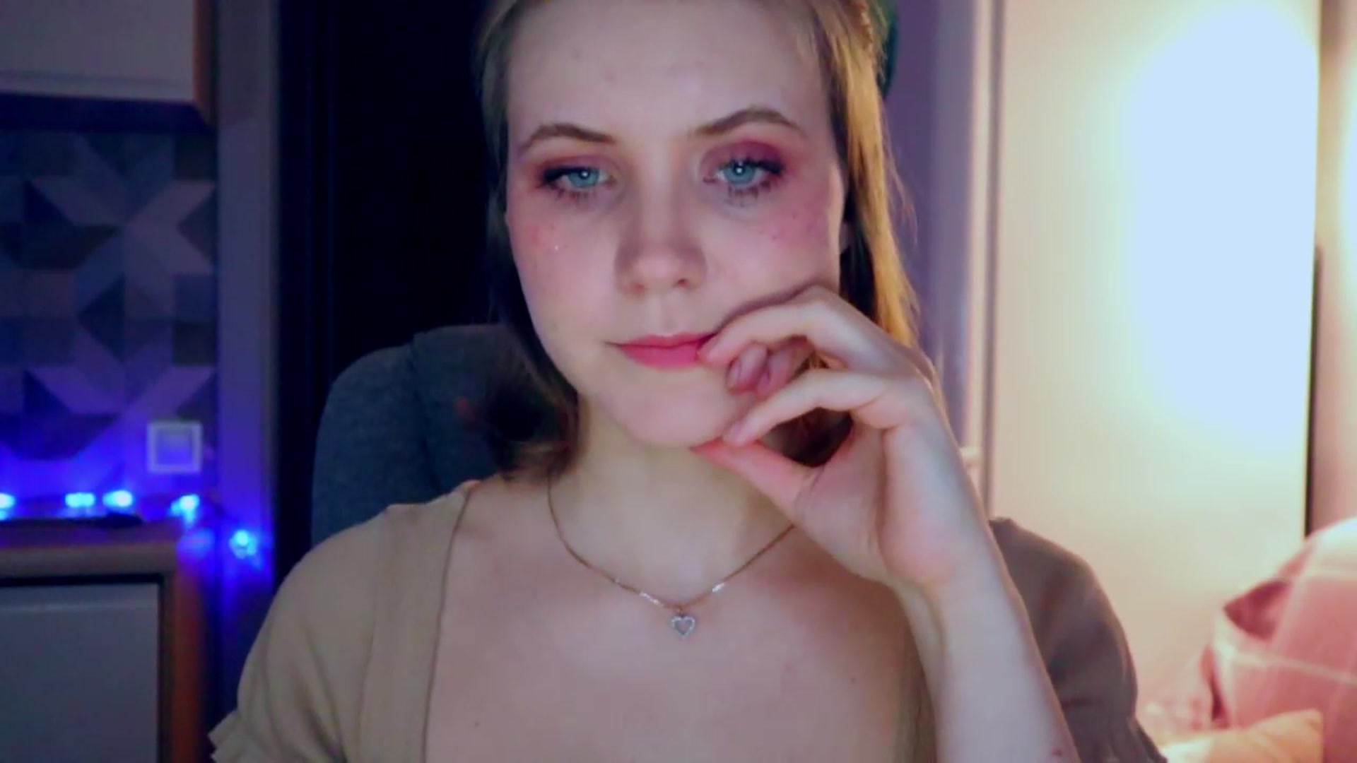 Gallery image thumbnail from YoungDunst's myfreecams stream on, 03/09/2023, 21:19 image 19 of 20