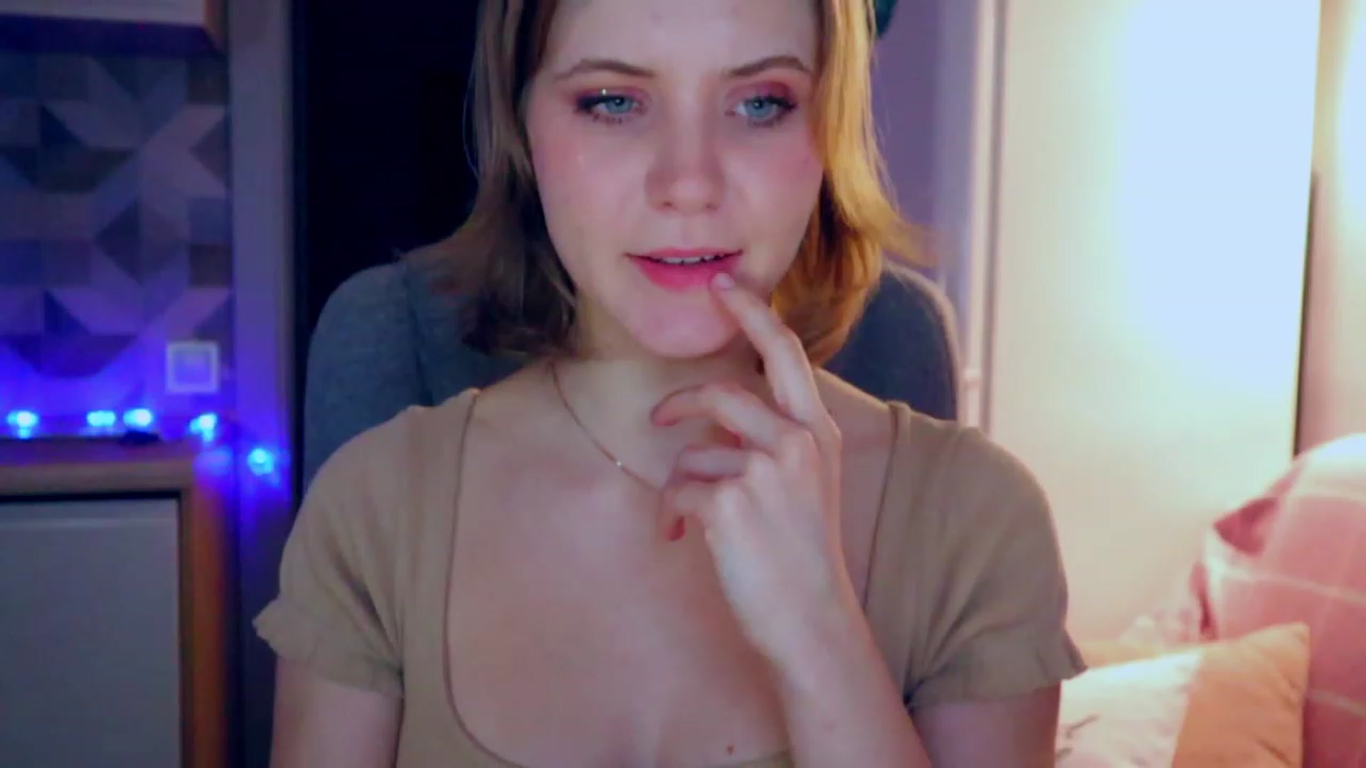 Gallery image thumbnail from YoungDunst's myfreecams stream on, 03/09/2023, 23:10 image 2 of 20