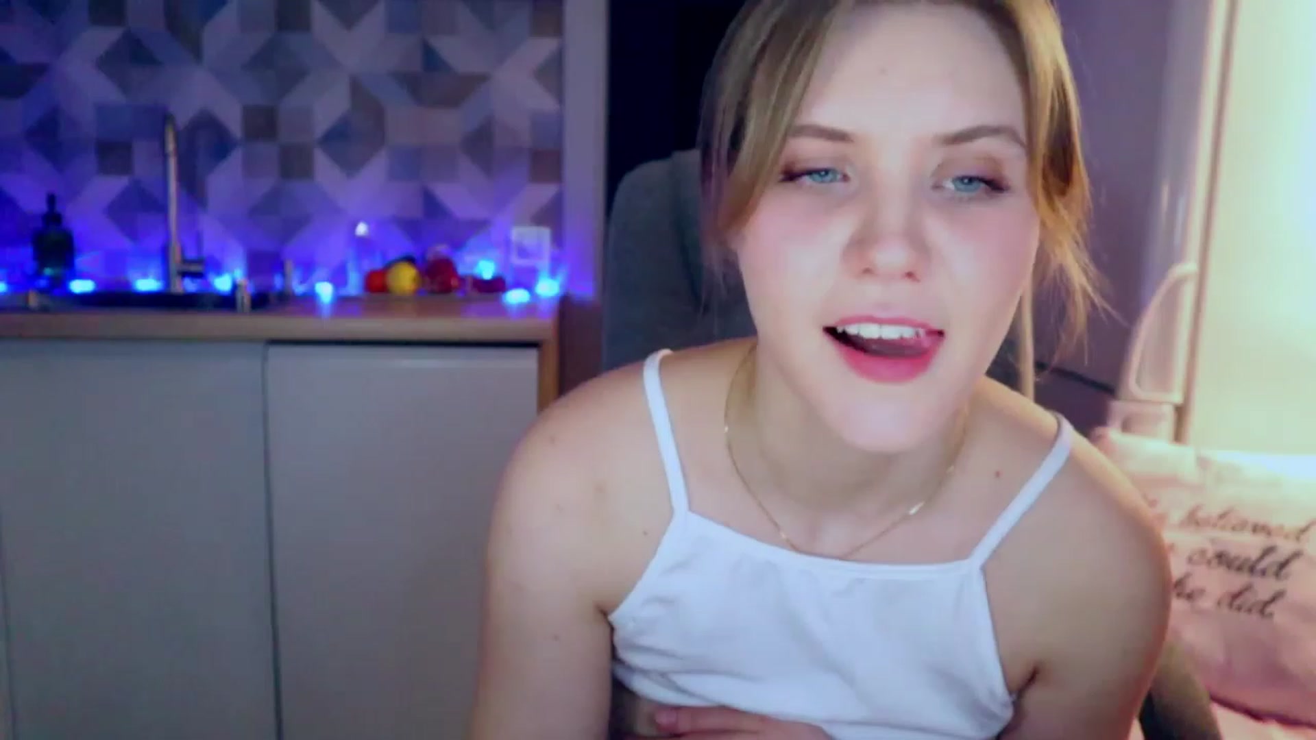 Gallery image thumbnail from YoungDunst's myfreecams stream on, 04/02/2023, 21:08 image 18 of 20