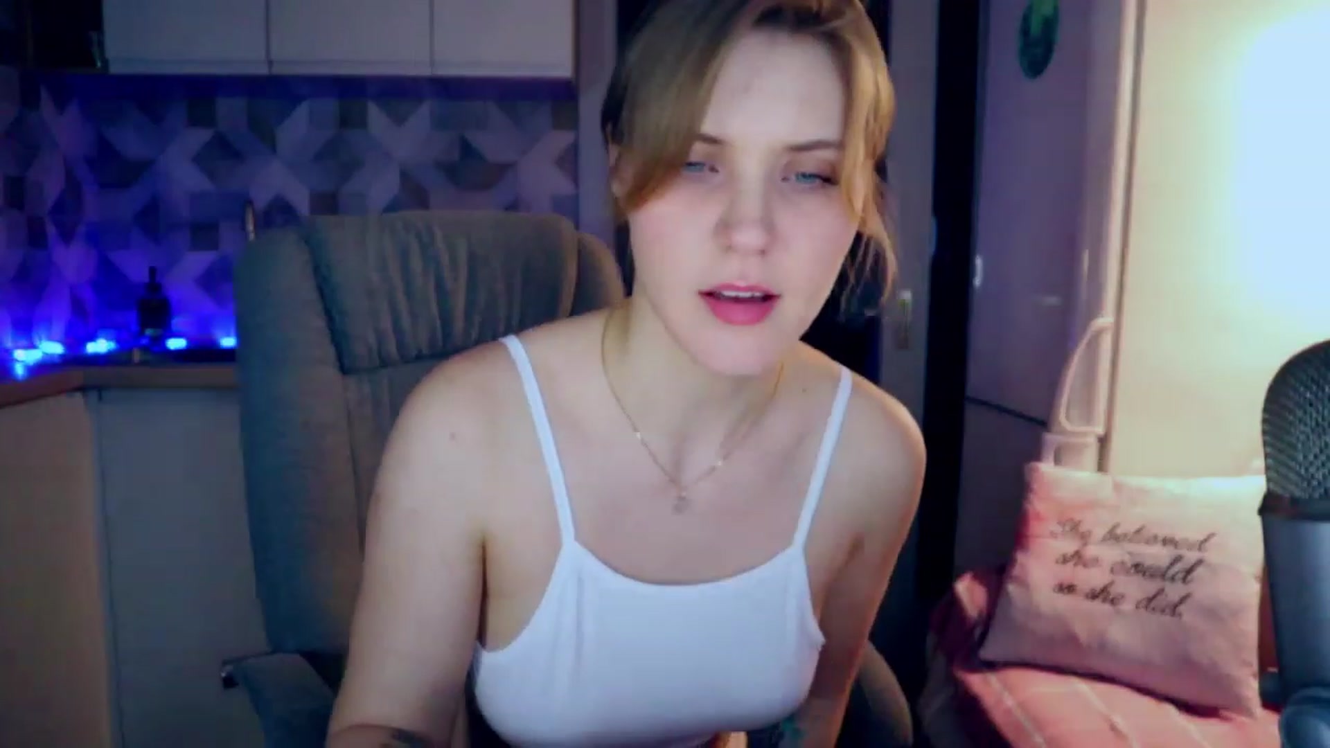 Gallery image thumbnail from YoungDunst's myfreecams stream on, 04/02/2023, 22:19 image 17 of 20