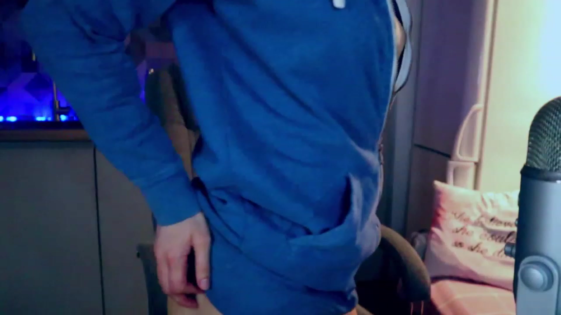 Gallery image thumbnail from YoungDunst's myfreecams stream on, 04/12/2023, 01:54 image 16 of 20