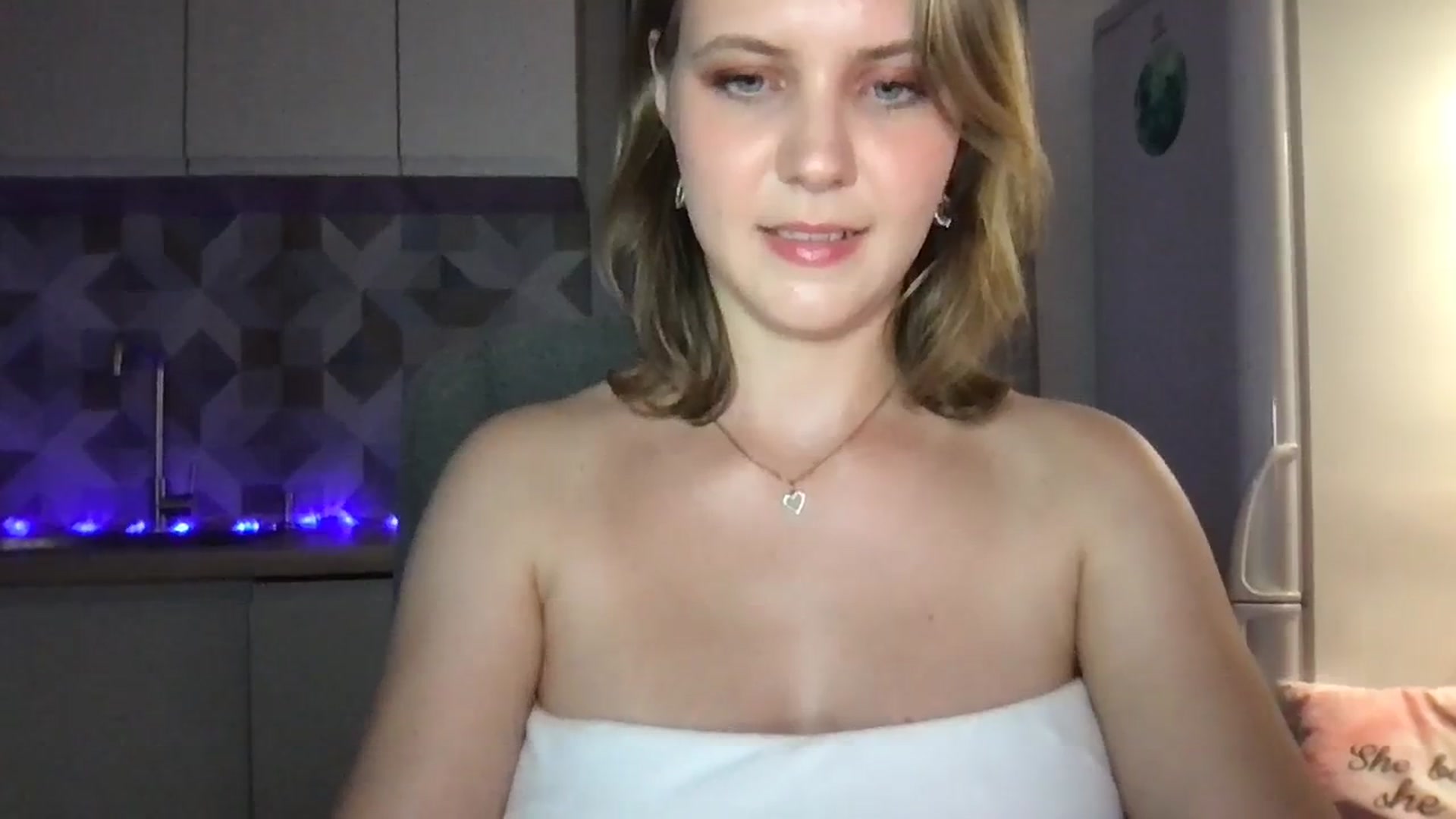 Gallery image thumbnail from YoungDunst's myfreecams stream on, 08/08/2023, 20:40 image 12 of 20