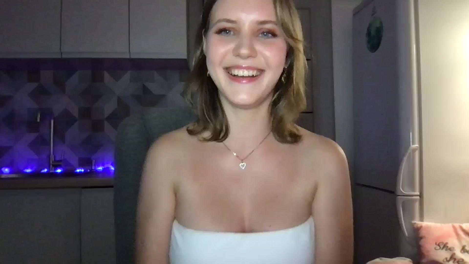 Gallery image thumbnail from YoungDunst's myfreecams stream on, 08/08/2023, 20:40 image 16 of 20