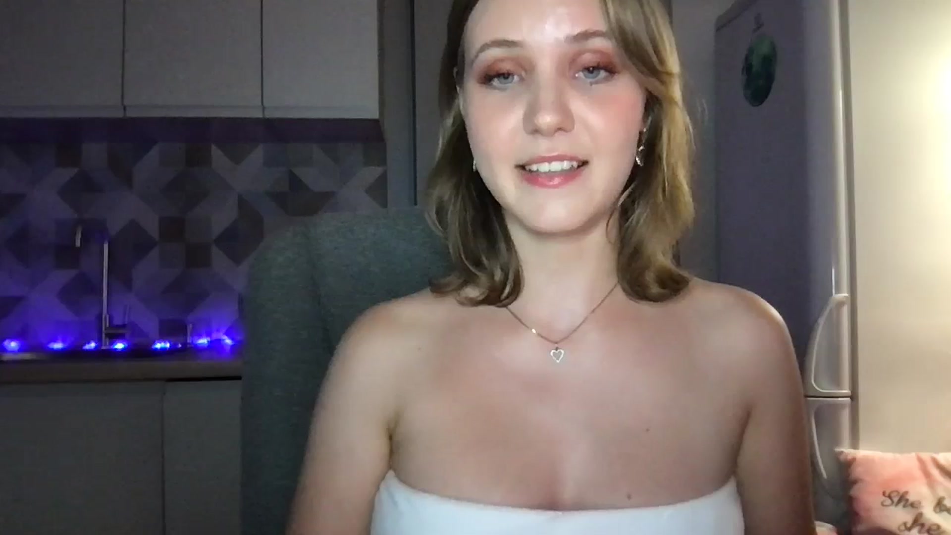 Gallery image thumbnail from YoungDunst's myfreecams stream on, 08/08/2023, 20:40 image 15 of 20
