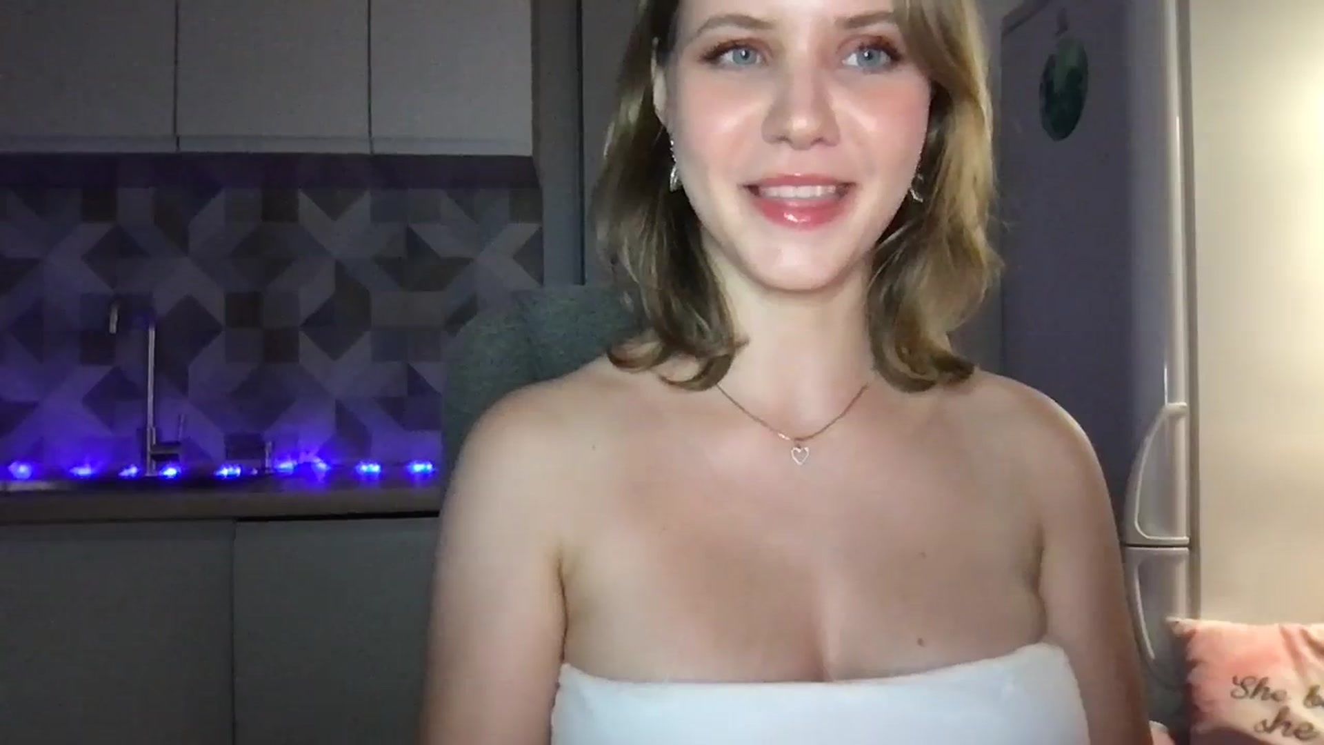 Gallery image thumbnail from YoungDunst's myfreecams stream on, 08/08/2023, 20:40 image 8 of 20