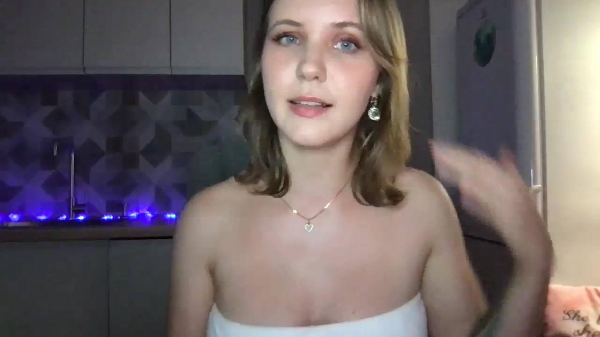 Gallery image thumbnail from YoungDunst's myfreecams stream on, 08/08/2023, 20:40 image 17 of 20