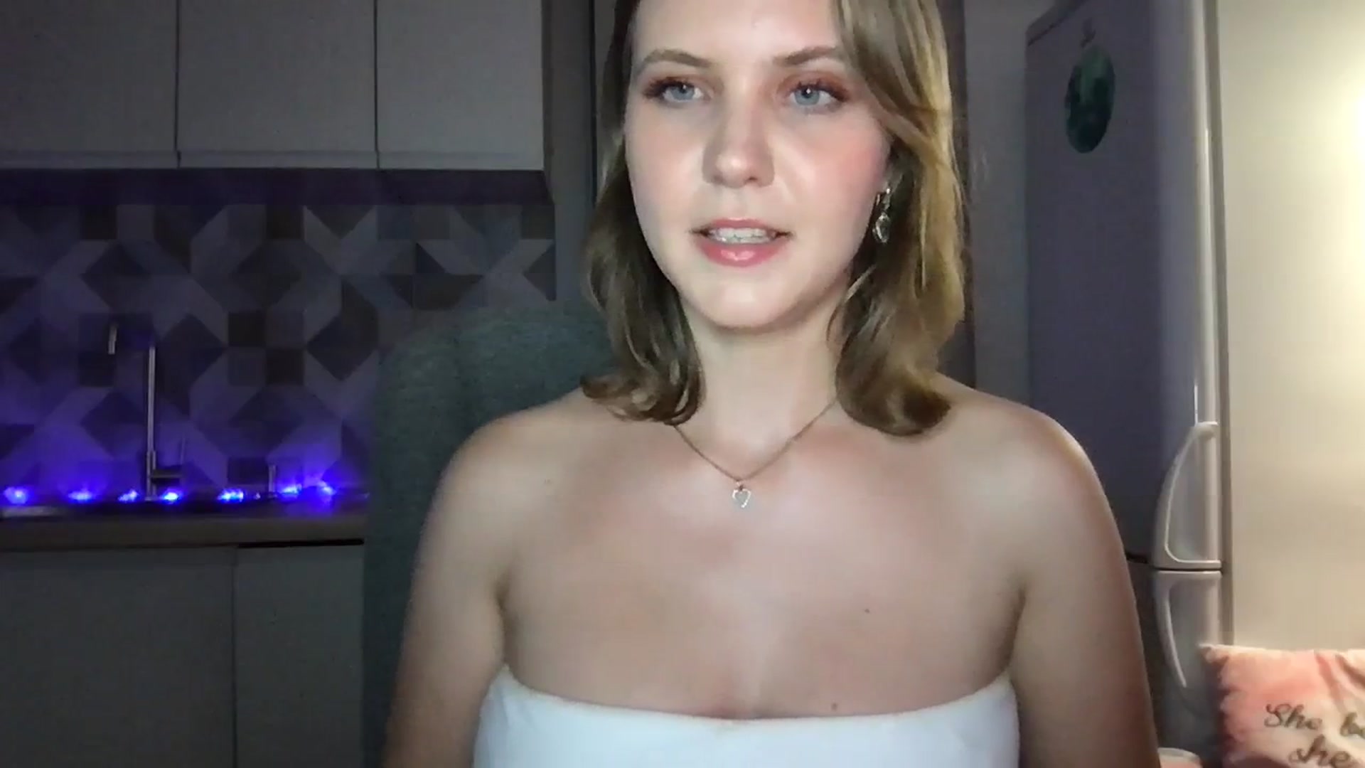 Gallery image thumbnail from YoungDunst's myfreecams stream on, 08/08/2023, 20:40 image 13 of 20