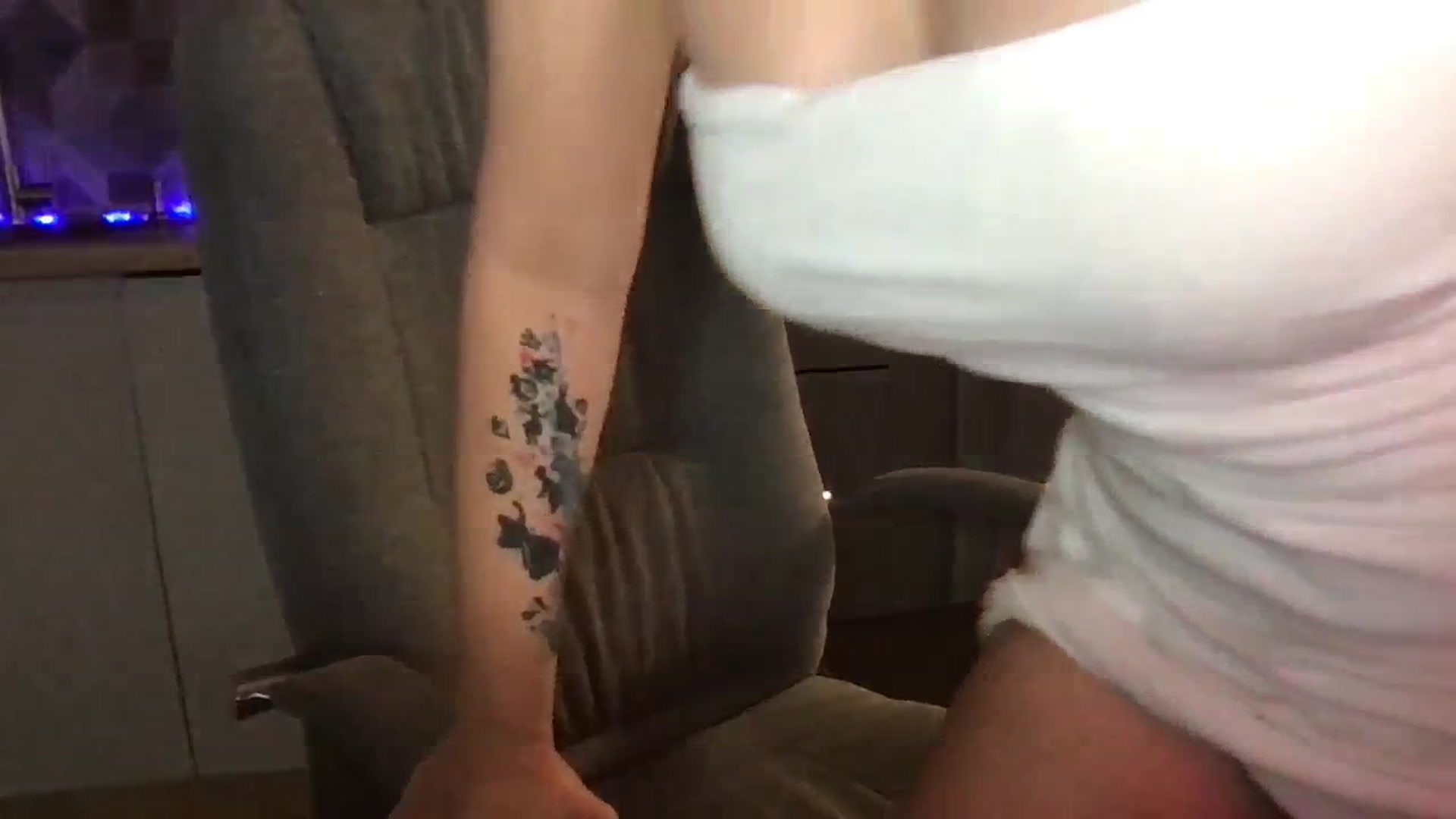 Gallery image thumbnail from YoungDunst's myfreecams stream on, 08/08/2023, 21:30 image 16 of 20