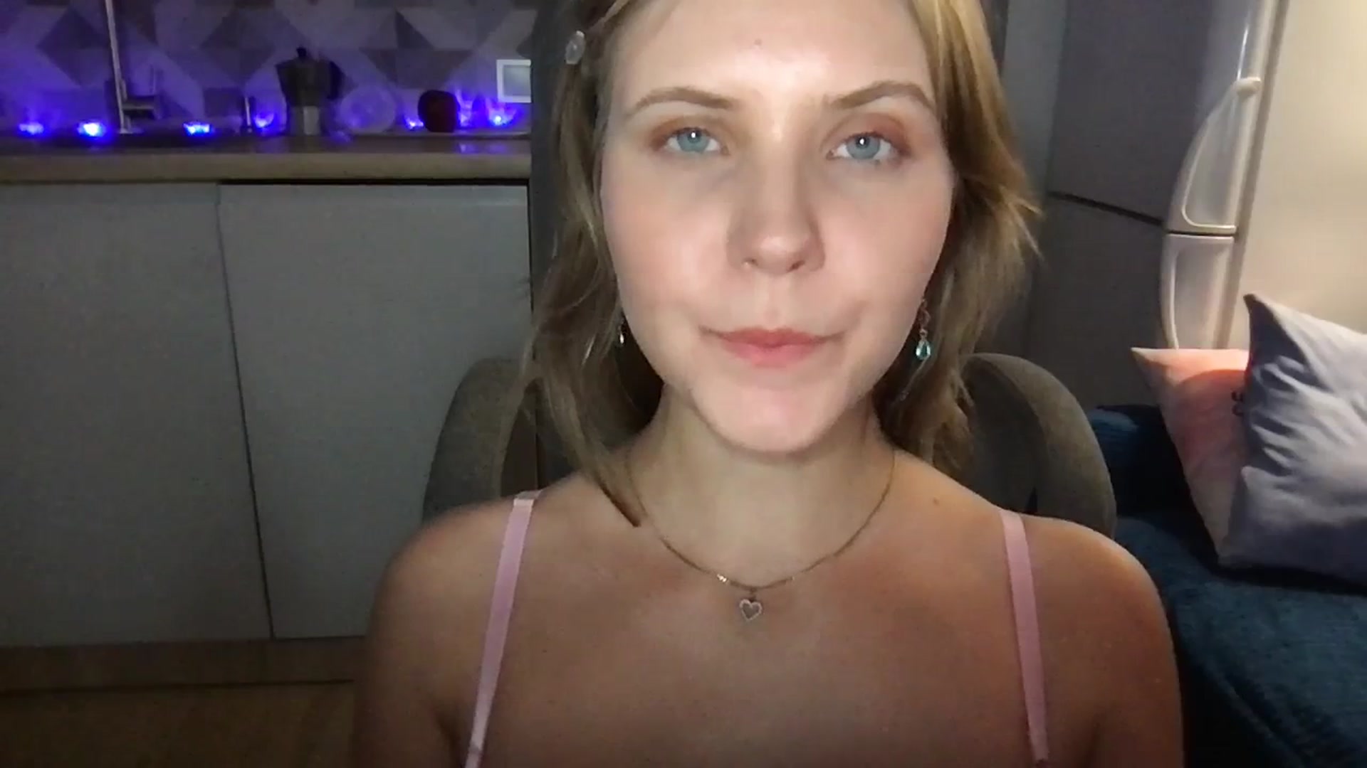 Gallery image thumbnail from YoungDunst's myfreecams stream on, 09/17/2023, 19:19 image 15 of 20