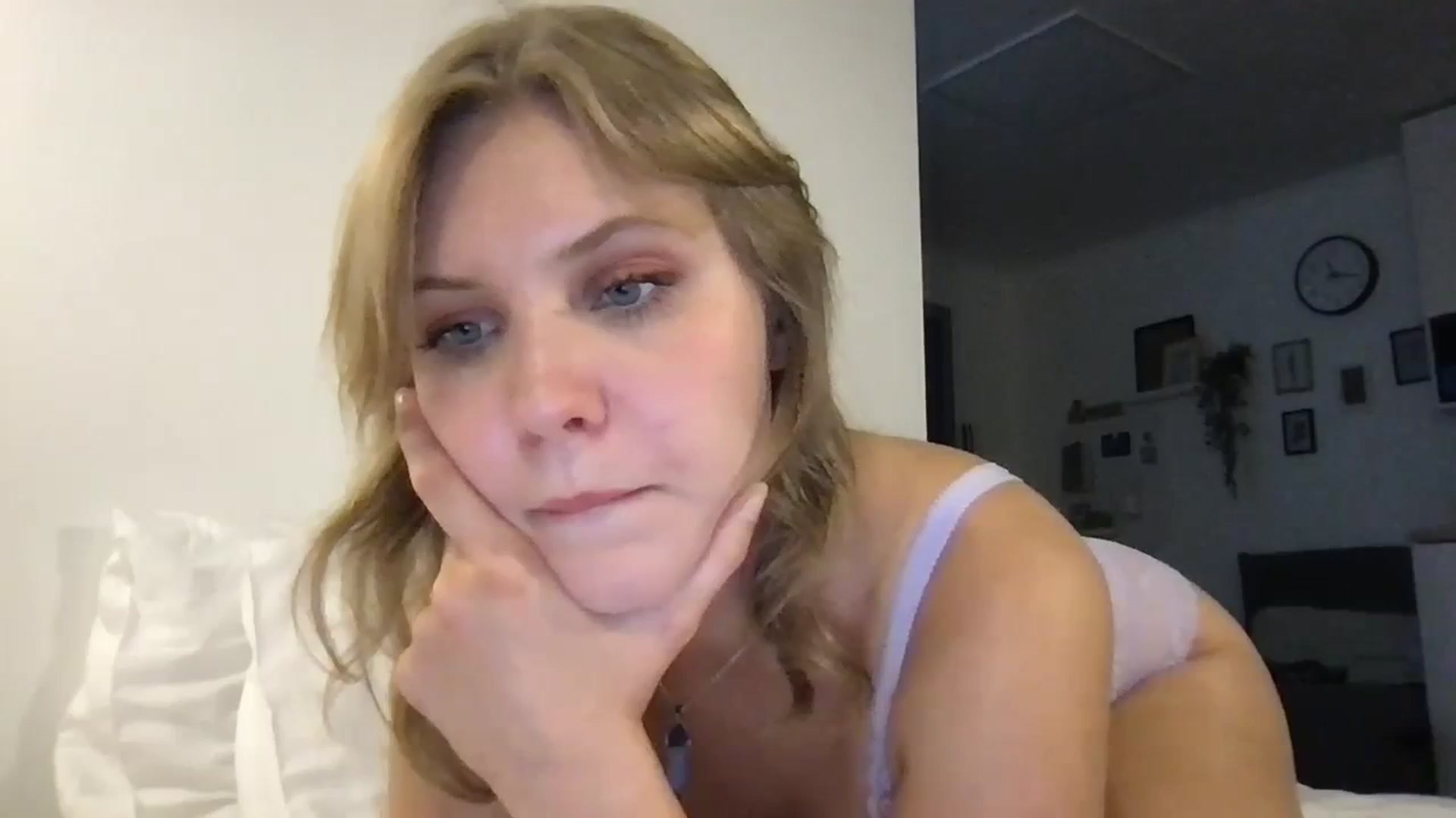 Gallery image thumbnail from YoungDunst's myfreecams stream on, 09/26/2023, 20:32 image 12 of 20