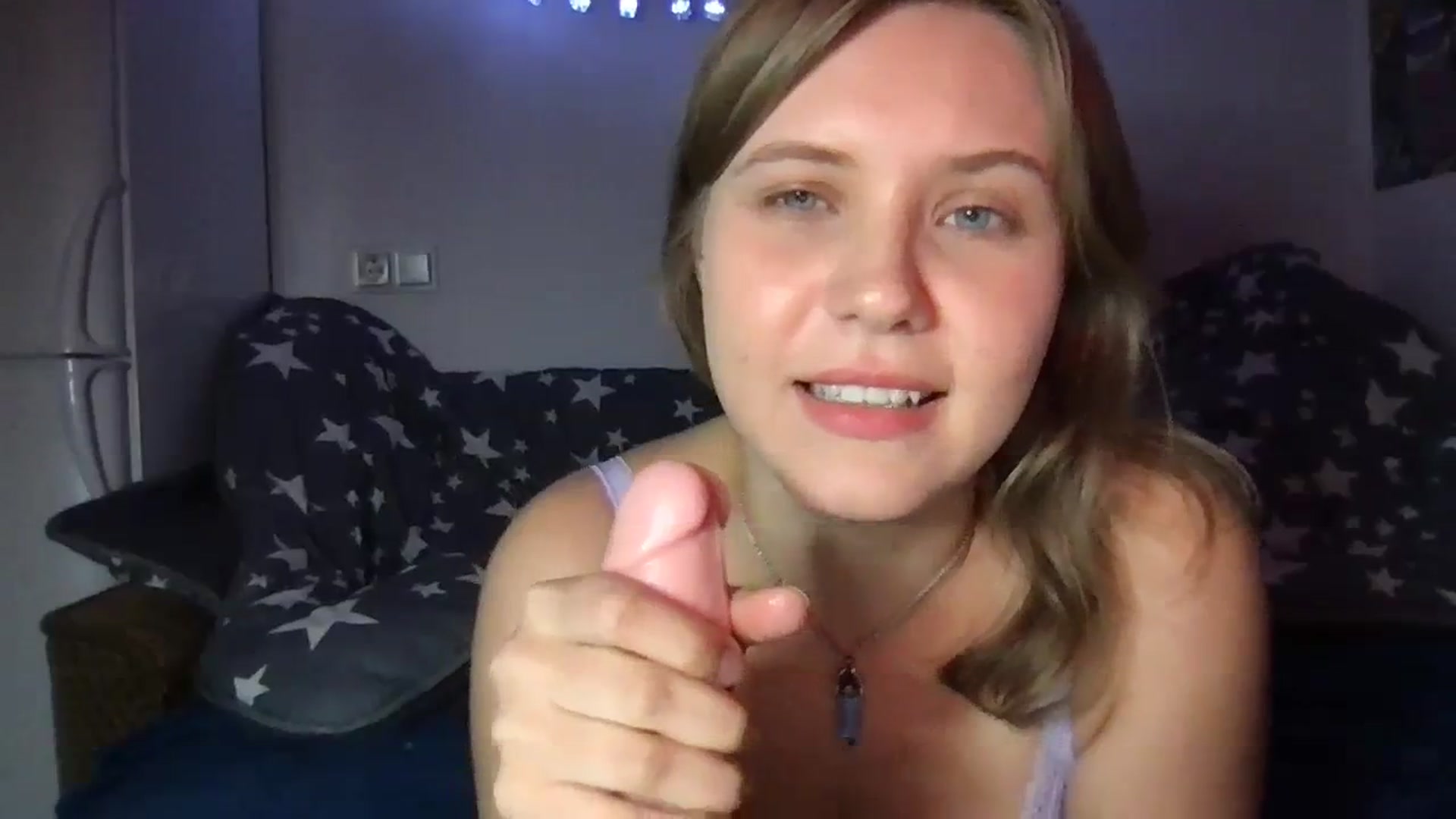 Gallery image thumbnail from YoungDunst's myfreecams stream on, 10/12/2023, 21:09 image 15 of 20