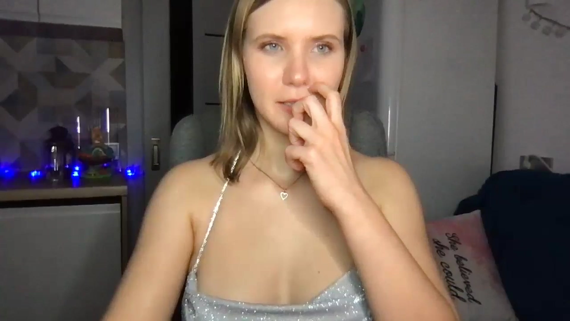 Gallery image thumbnail from YoungDunst's myfreecams stream on, 11/06/2023, 24:01 image 7 of 20