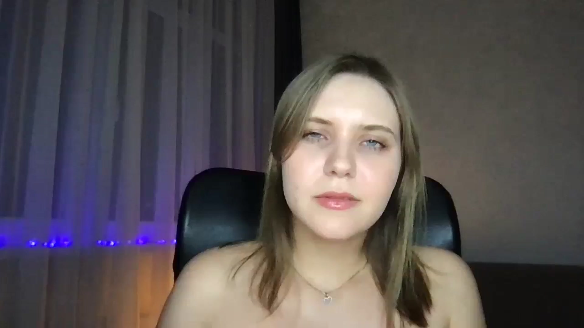 Gallery image thumbnail from YoungDunst's myfreecams stream on, 12/05/2023, 21:17 image 9 of 20