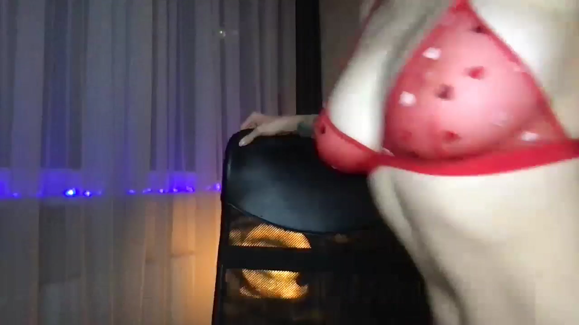 Gallery image thumbnail from YoungDunst's myfreecams stream on, 12/10/2023, 16:00 image 6 of 20