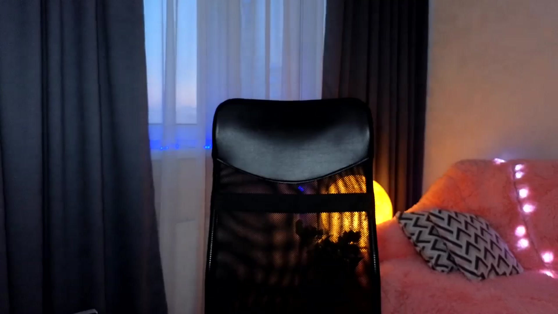 Gallery image thumbnail from YoungDunst's myfreecams stream on, 12/31/2023, 14:32 image 10 of 20