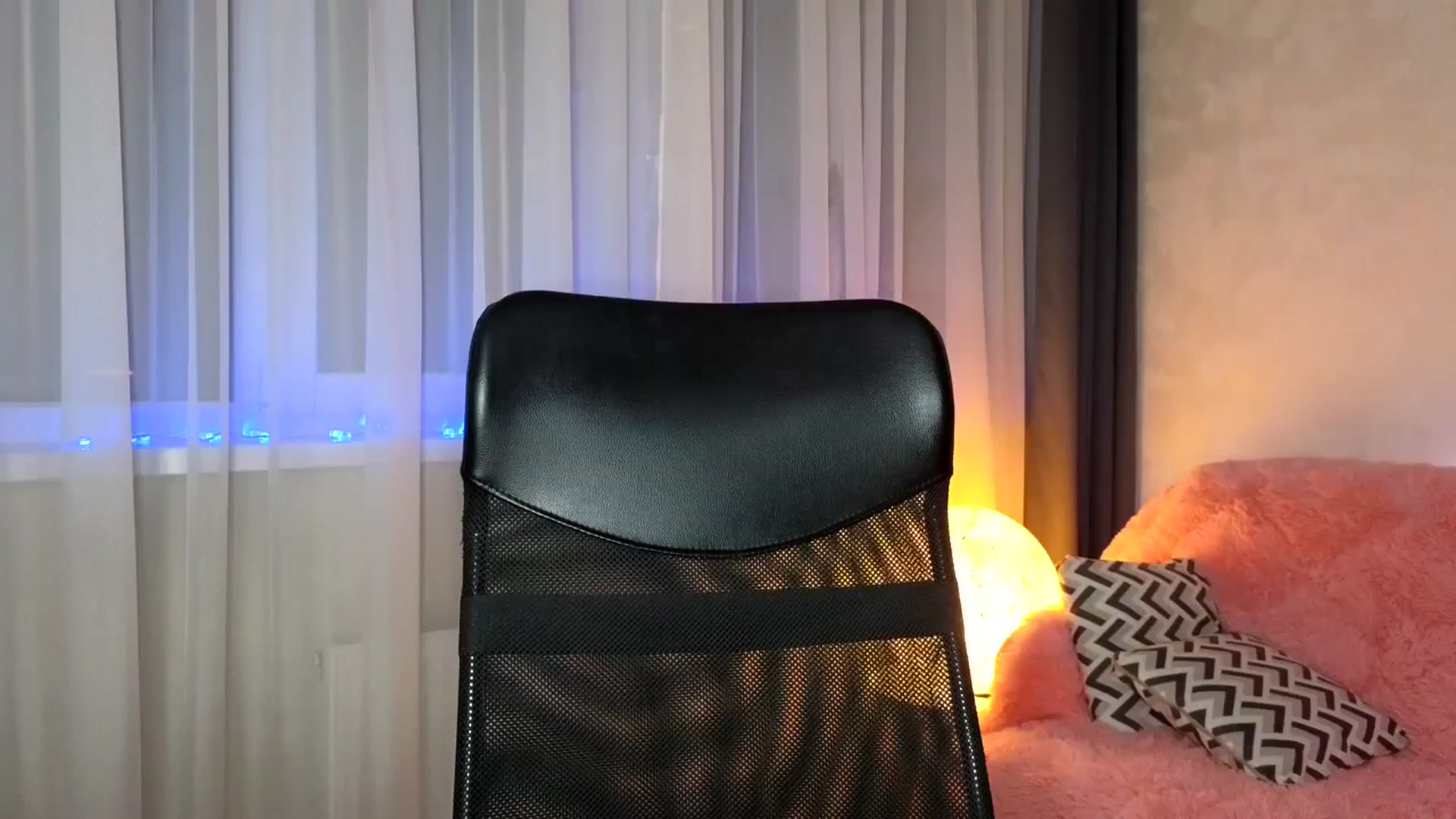 Gallery image thumbnail from YoungDunst's myfreecams stream on, 01/10/2024, 24:29 image 2 of 20