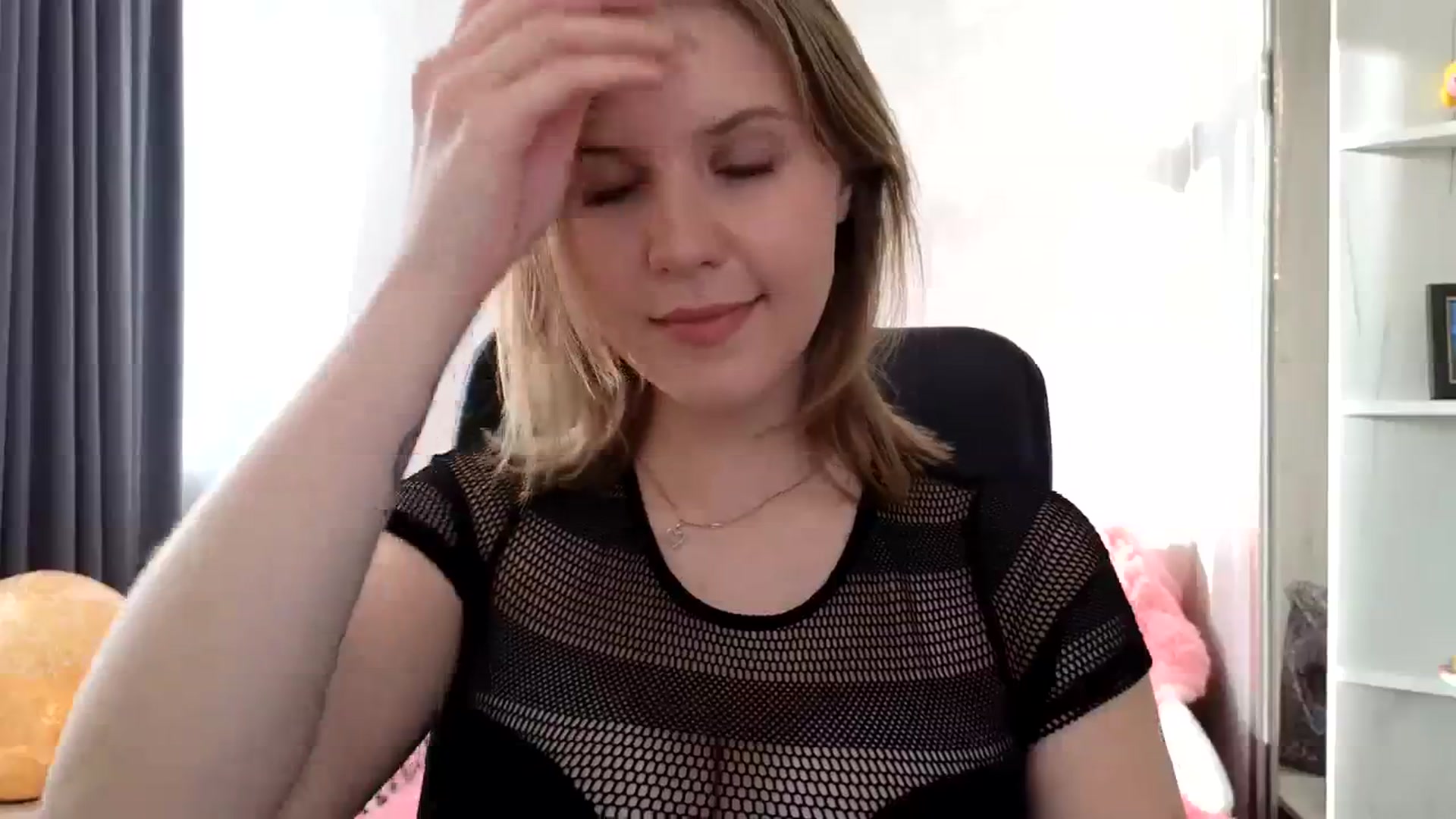 Gallery image thumbnail from YoungDunst's myfreecams stream on, 04/12/2024, 05:03 image 8 of 20