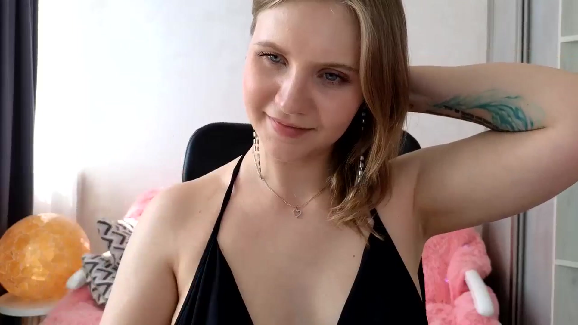 Gallery image thumbnail from YoungDunst's myfreecams stream on, 07/15/2024, 07:56 image 6 of 20