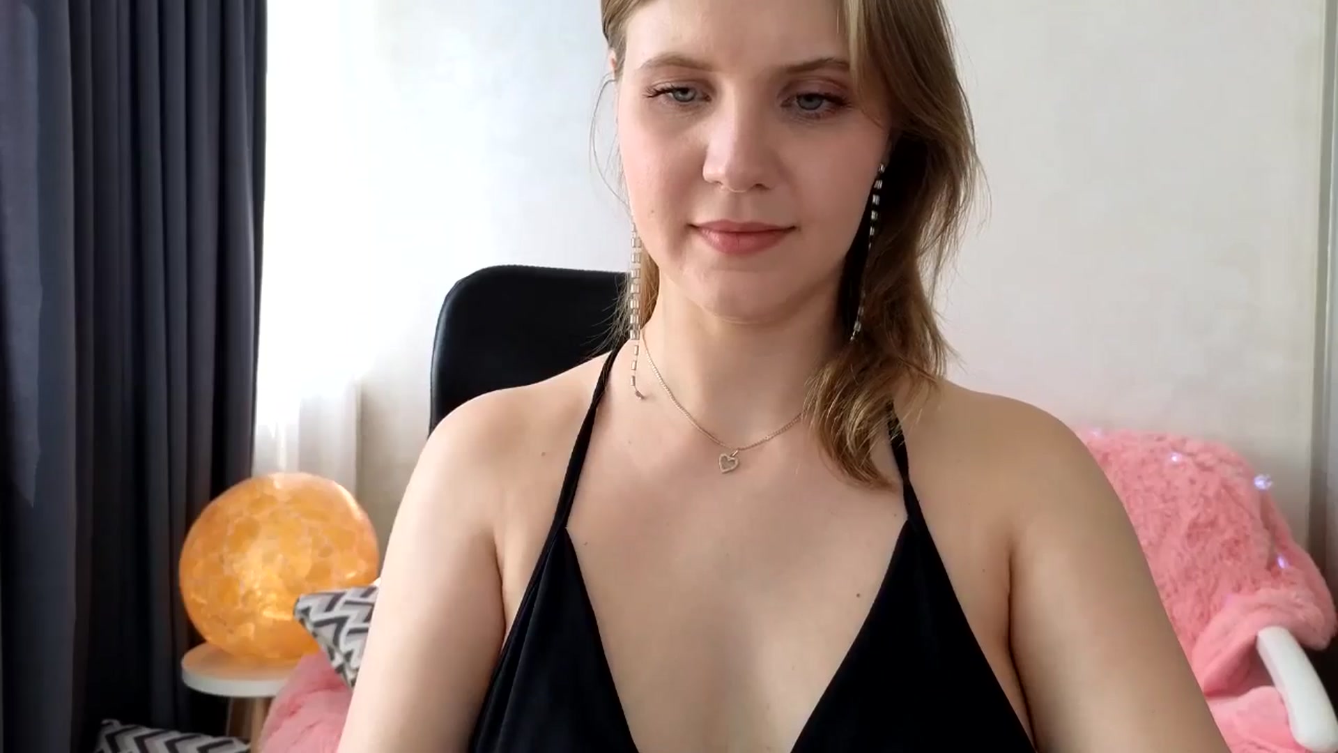 Gallery image thumbnail from YoungDunst's myfreecams stream on, 07/15/2024, 08:45 image 7 of 20