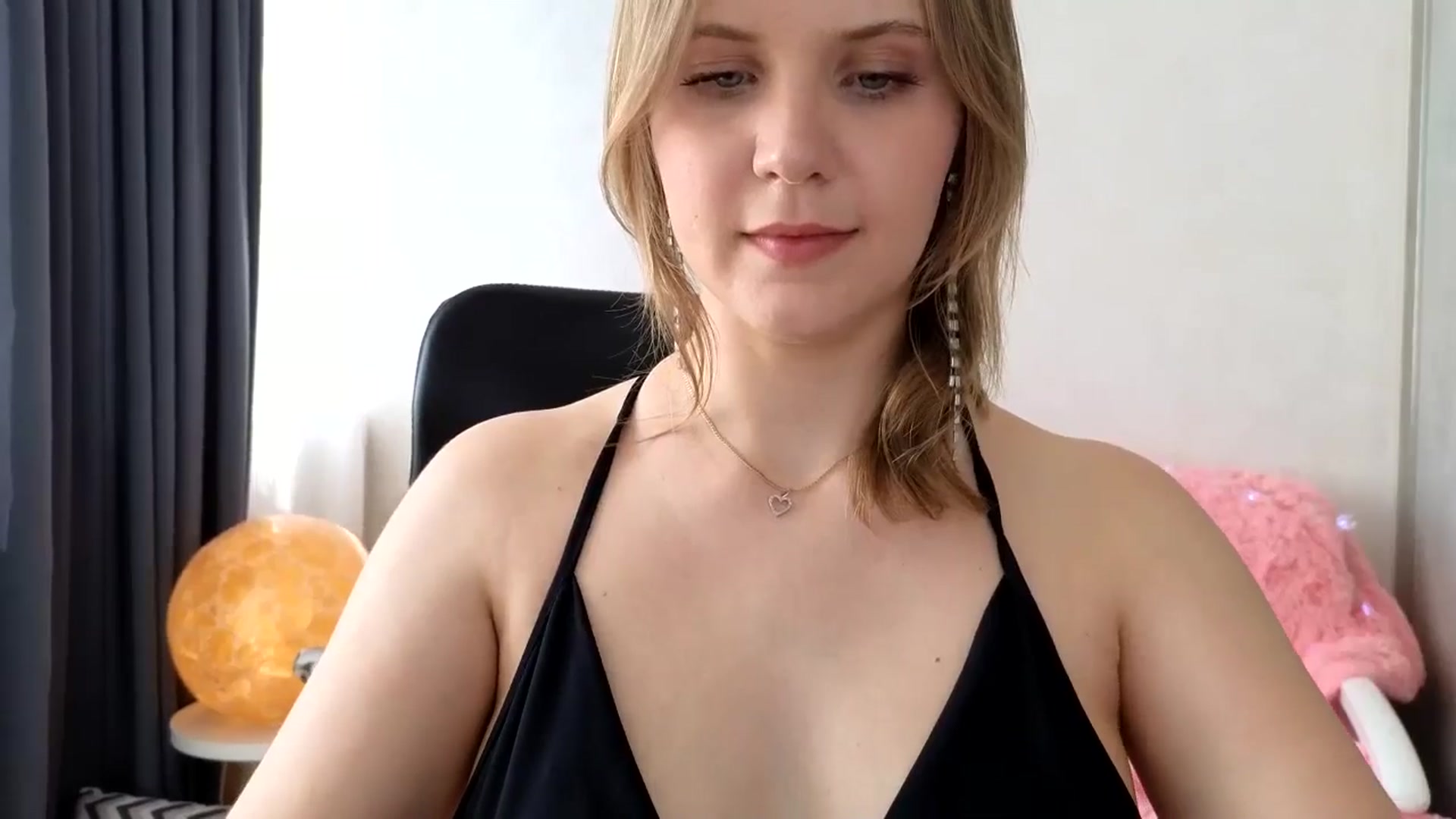 Gallery image thumbnail from YoungDunst's myfreecams stream on, 07/15/2024, 08:45 image 4 of 20