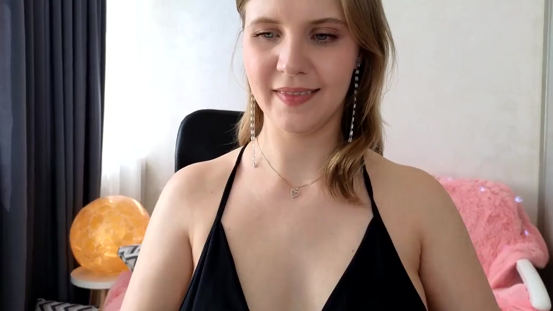 Gallery image thumbnail from YoungDunst's myfreecams stream on, 07/15/2024, 08:45 image 10 of 20