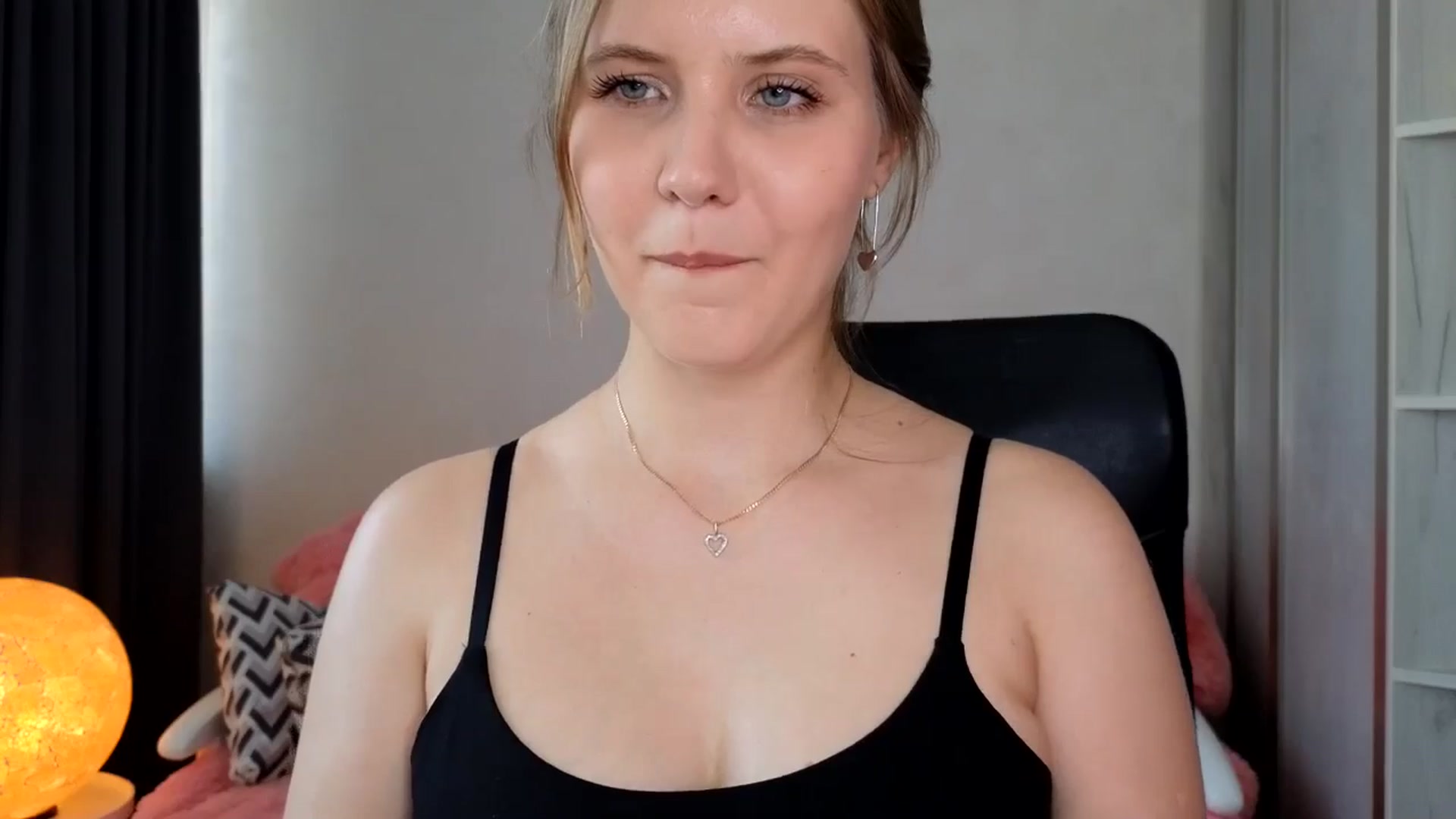 Gallery image thumbnail from YoungDunst's myfreecams stream on, 07/22/2024, 16:21 image 17 of 20