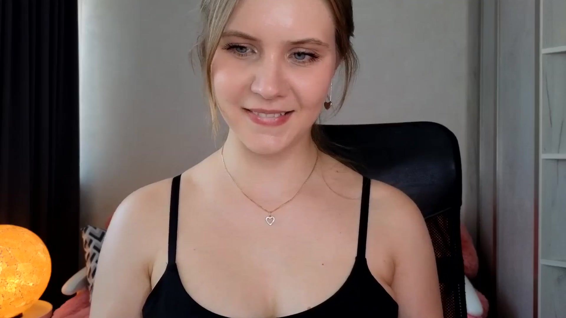 Gallery image thumbnail from YoungDunst's myfreecams stream on, 07/22/2024, 16:21 image 15 of 20