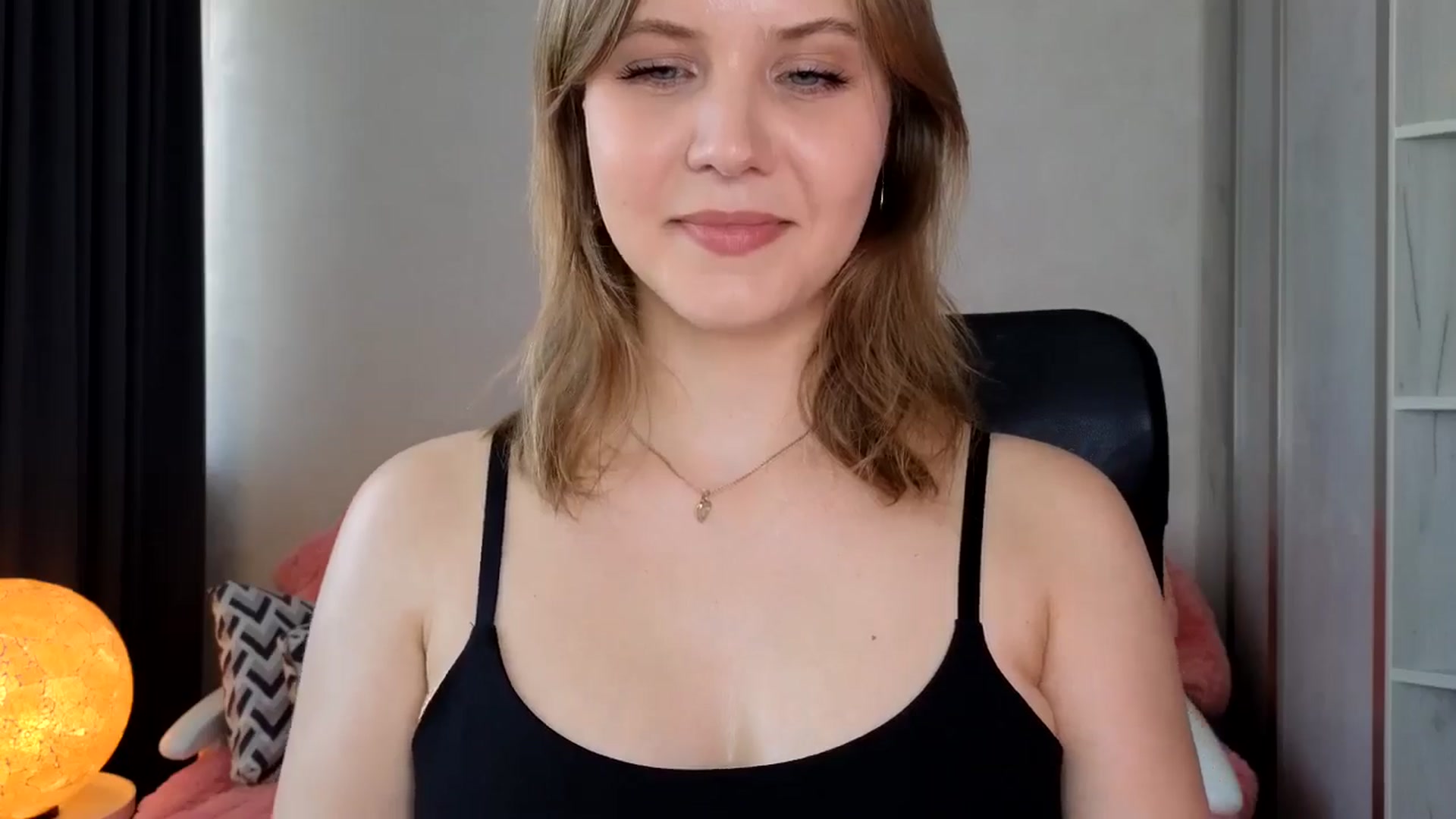 Gallery image thumbnail from YoungDunst's myfreecams stream on, 07/22/2024, 16:21 image 9 of 20