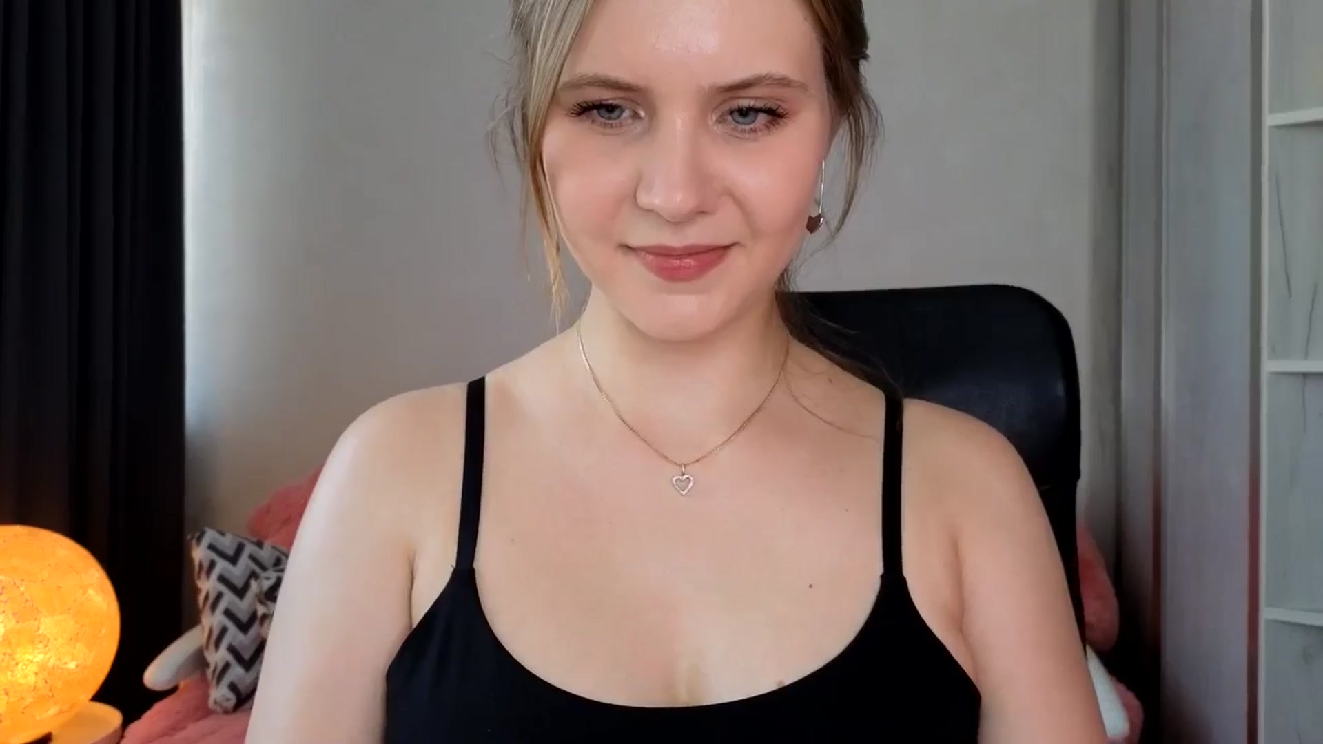 Gallery image thumbnail from YoungDunst's myfreecams stream on, 07/22/2024, 16:21 image 16 of 20