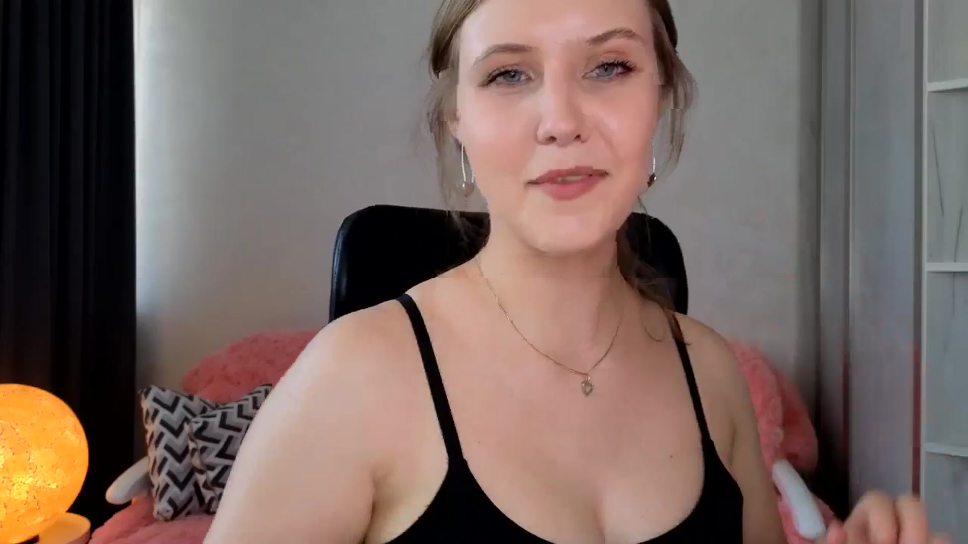 Gallery image thumbnail from YoungDunst's myfreecams stream on, 07/22/2024, 16:21 image 14 of 20