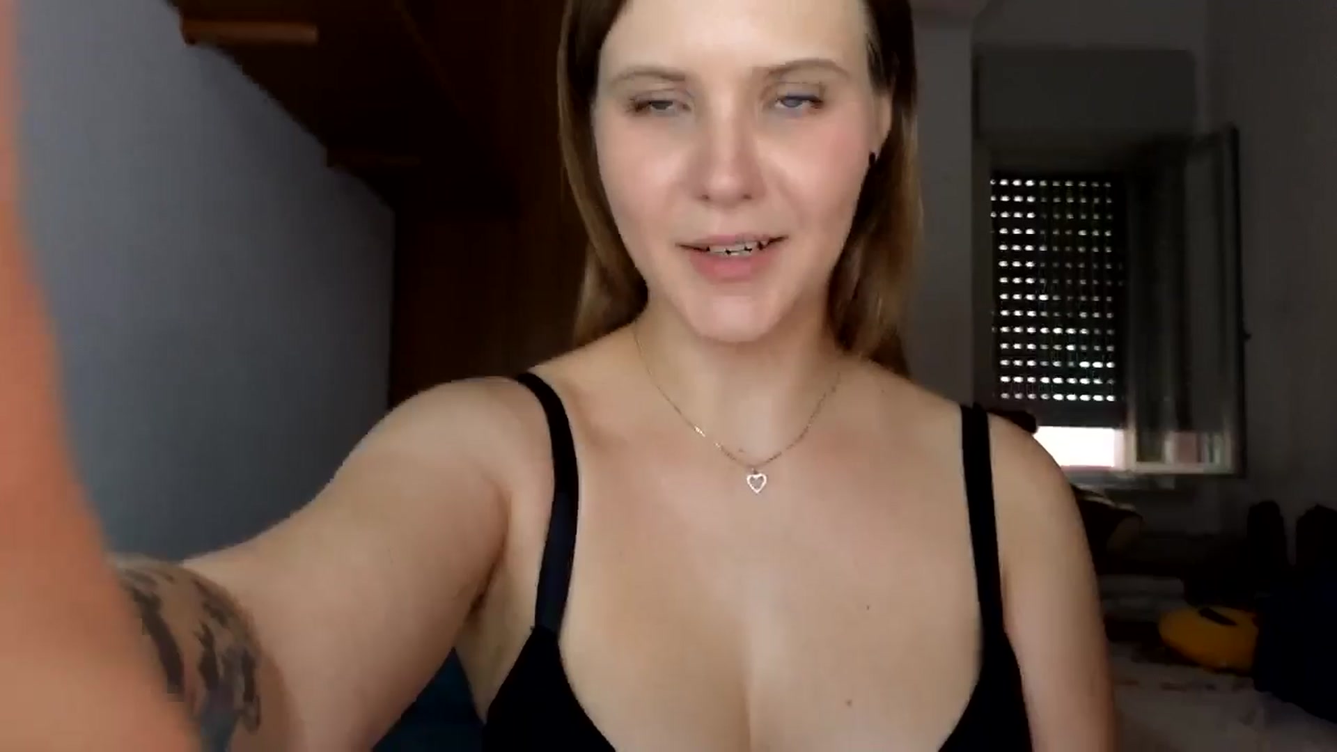 Gallery image thumbnail from YoungDunst's myfreecams stream on, 08/06/2024, 15:52 image 6 of 20