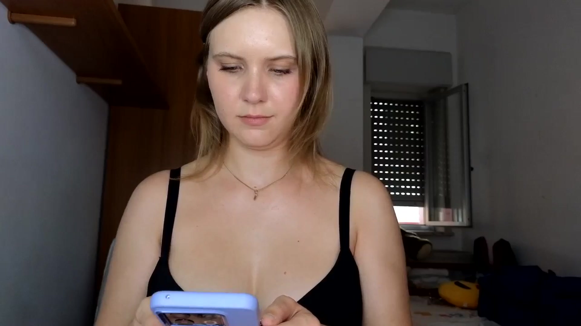 Gallery image thumbnail from YoungDunst's myfreecams stream on, 08/06/2024, 15:52 image 11 of 20