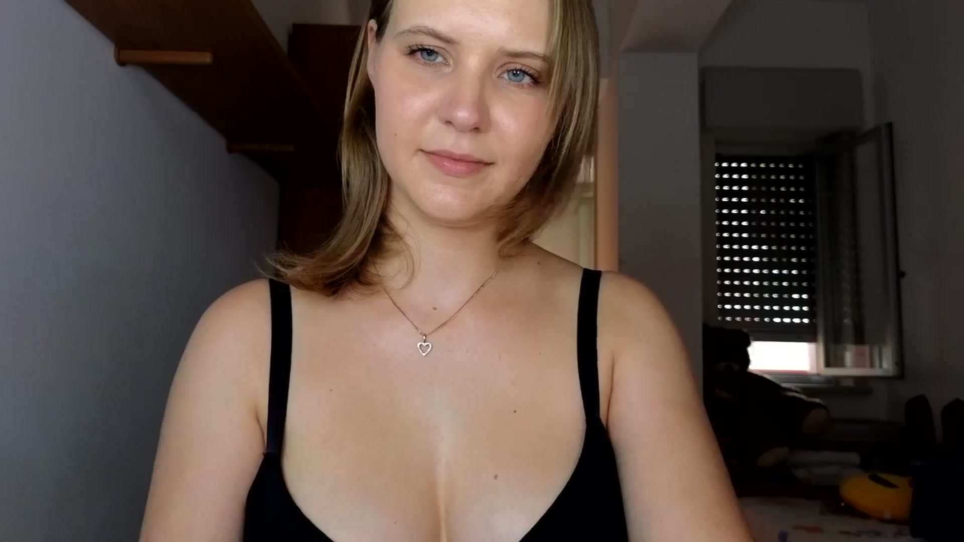 Gallery image thumbnail from YoungDunst's myfreecams stream on, 08/06/2024, 15:52 image 17 of 20
