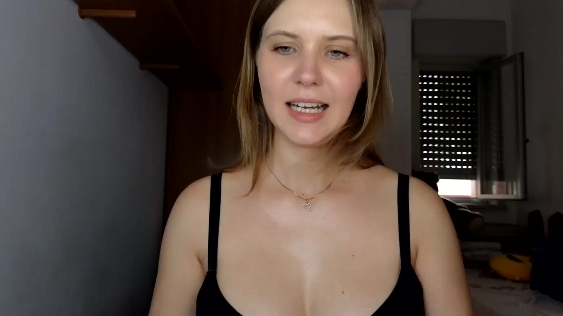 Gallery image thumbnail from YoungDunst's myfreecams stream on, 08/06/2024, 15:52 image 7 of 20