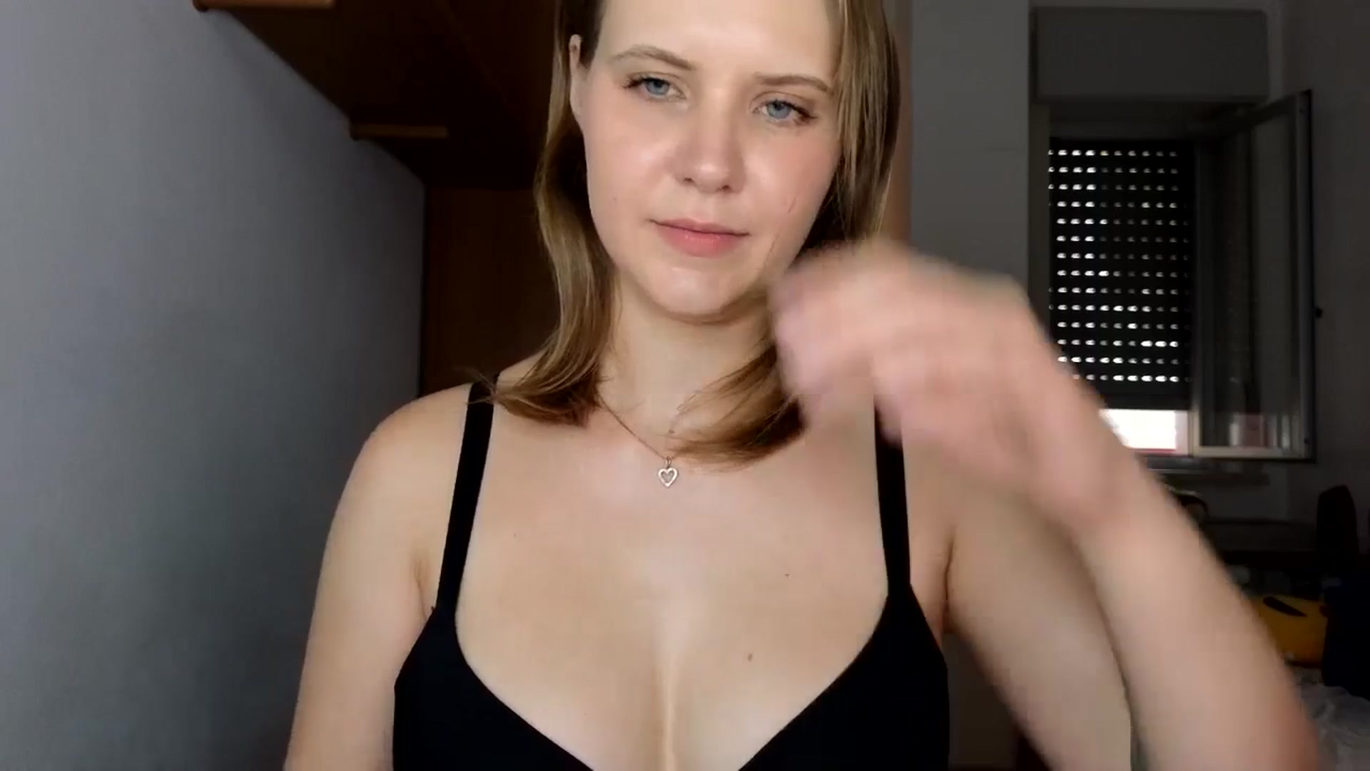 Gallery image thumbnail from YoungDunst's myfreecams stream on, 08/06/2024, 16:56 image 4 of 20