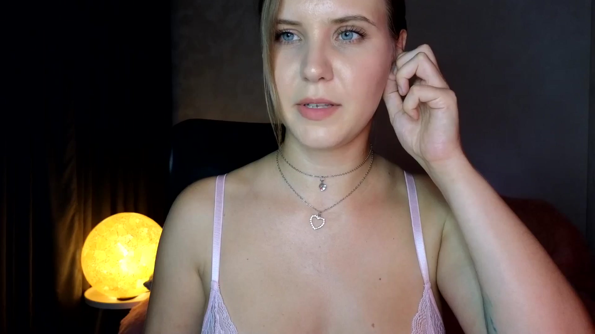 Gallery image thumbnail from YoungDunst's myfreecams stream on, 09/17/2024, 22:25 image 10 of 20
