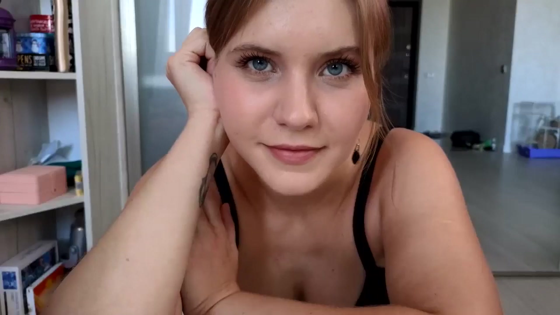Gallery image thumbnail from YoungDunst's myfreecams stream on, 09/24/2024, 12:22 image 14 of 20