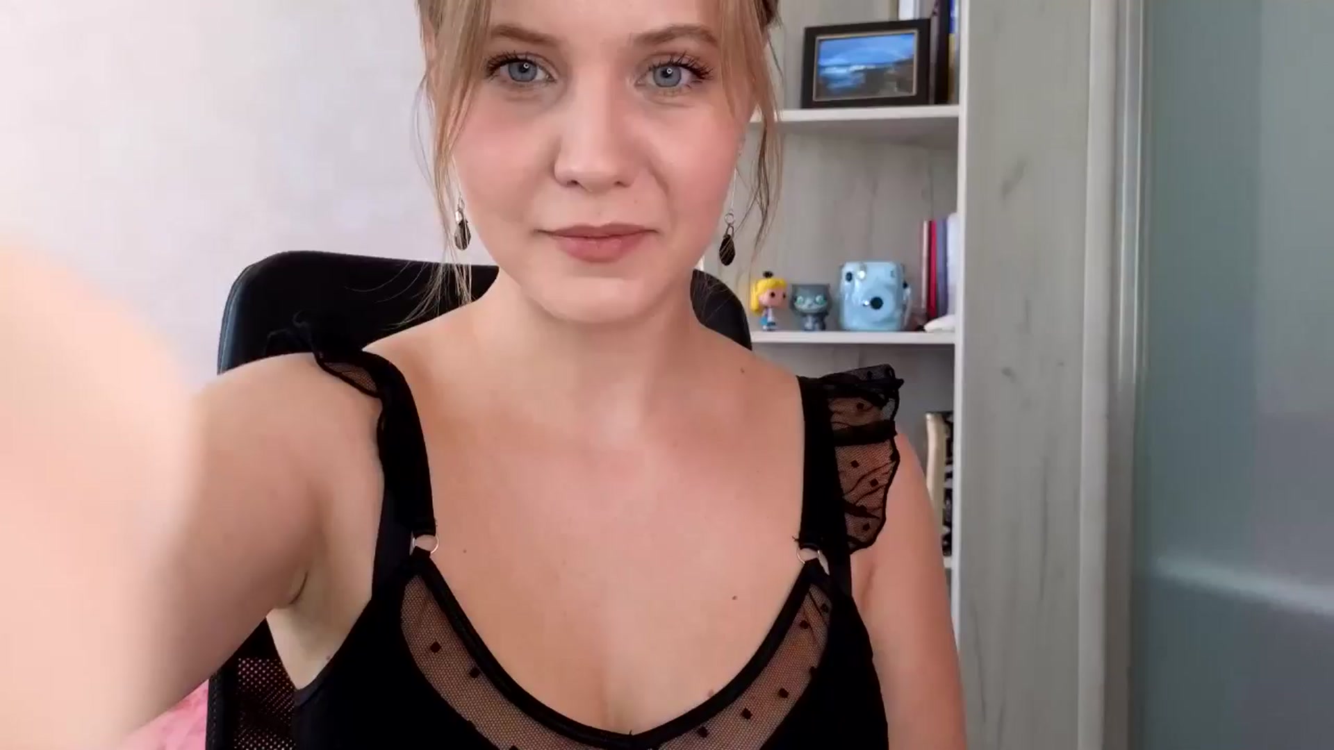 Gallery image thumbnail from YoungDunst's myfreecams stream on, 09/24/2024, 12:22 image 1 of 20