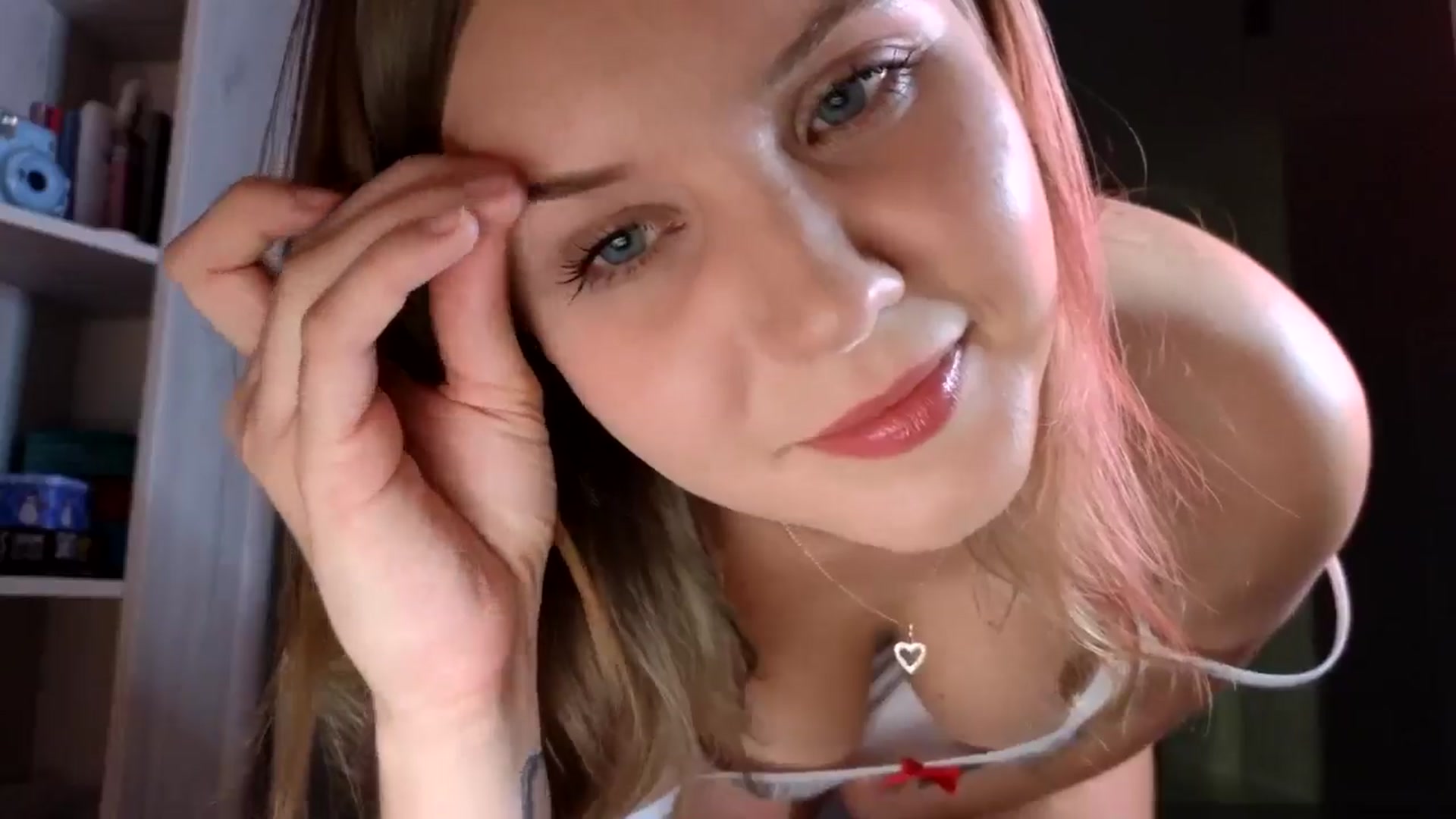 Gallery image thumbnail from YoungDunst's myfreecams stream on, 10/14/2024, 18:19 image 12 of 20