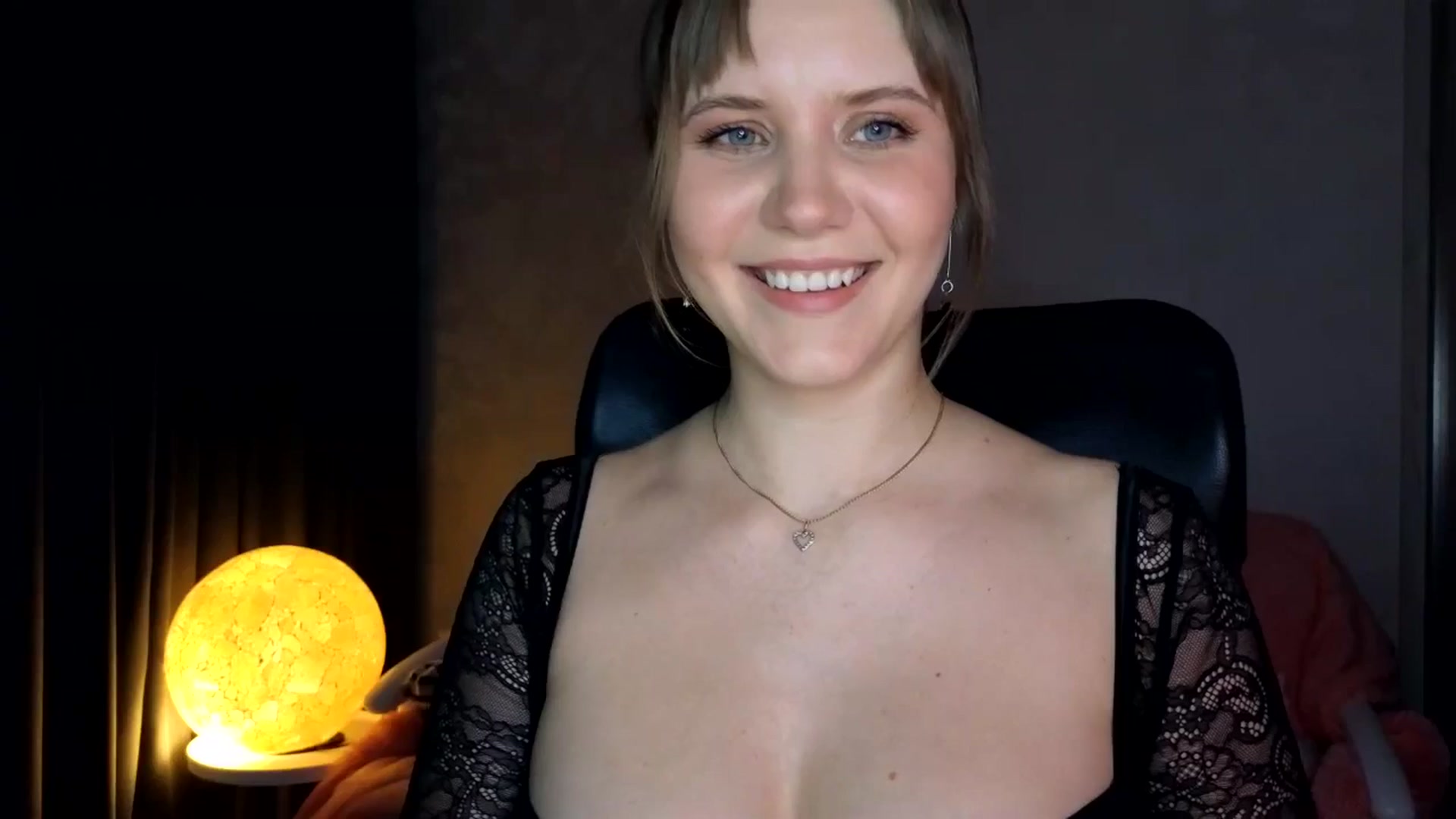 Gallery image thumbnail from YoungDunst's myfreecams stream on, 03/14/2025, 23:00 image 6 of 20