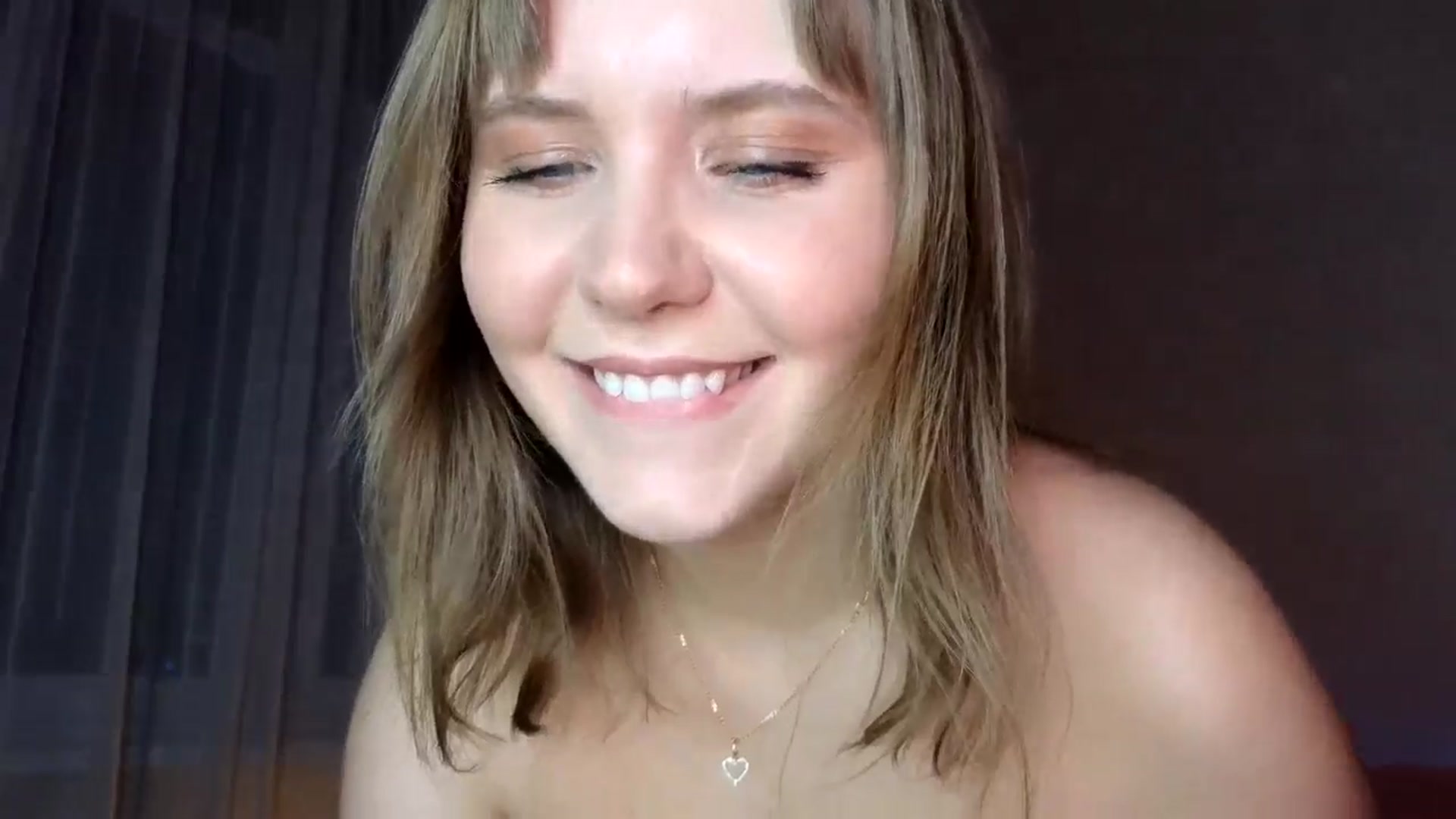 Gallery image thumbnail from YoungDunst's myfreecams stream on, 03/19/2025, 17:06 image 17 of 20