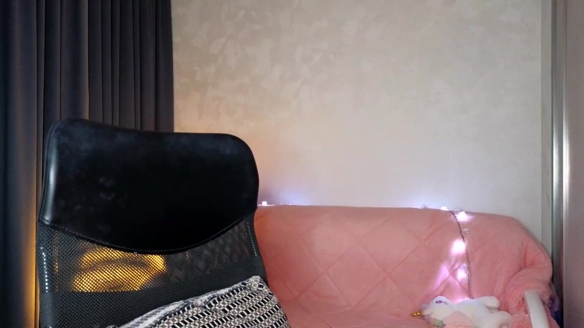 Gallery image thumbnail from YoungDunst's myfreecams stream on, 04/15/2025, 18:52 image 17 of 20