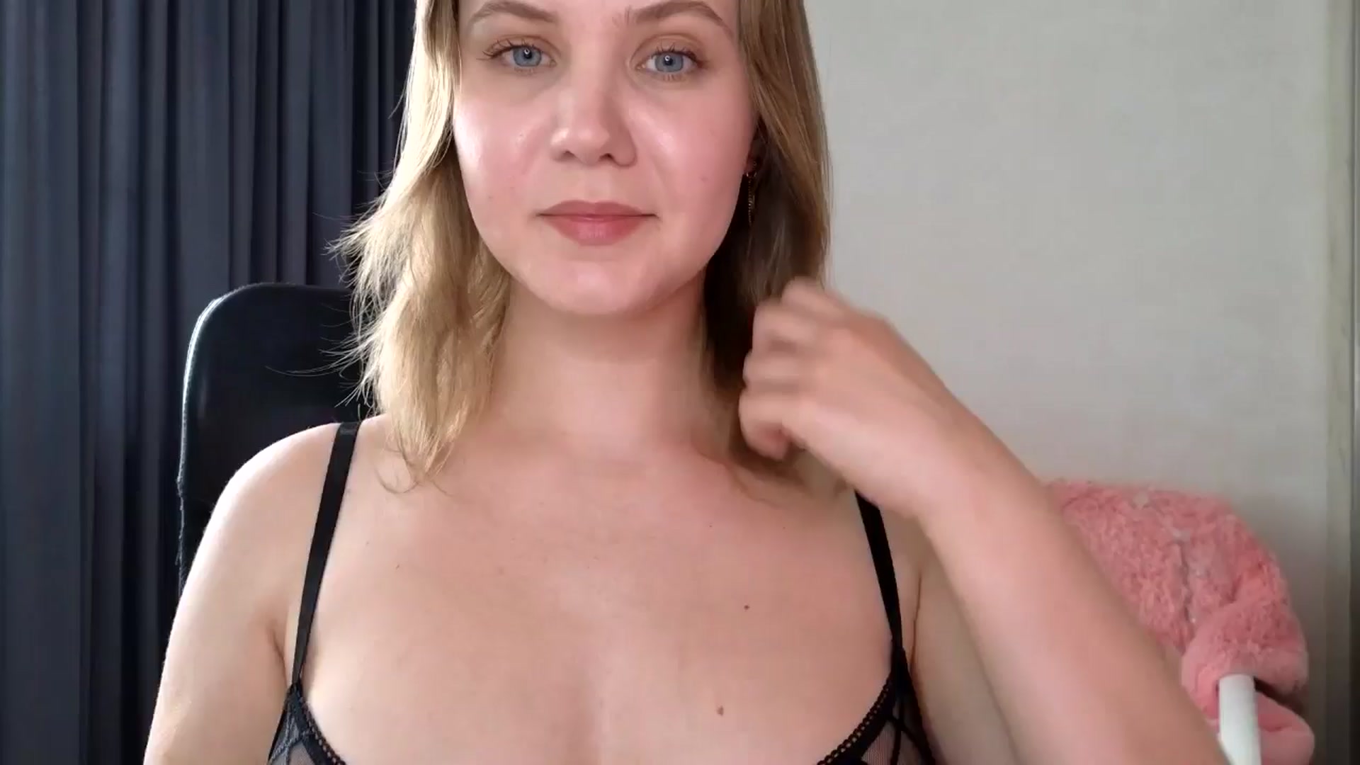 Gallery image thumbnail from YoungDunst's myfreecams stream on, 06/22/2025, 14:53 image 1 of 20