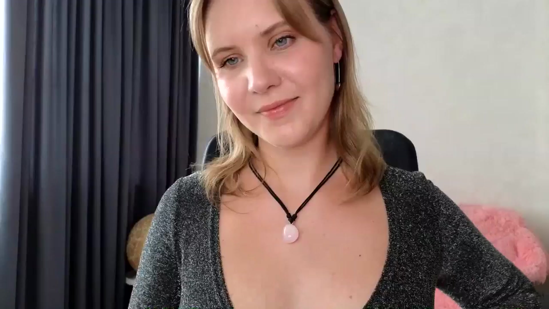 Gallery image thumbnail from YoungDunst's myfreecams stream on, 08/01/2025, 11:23 image 6 of 20