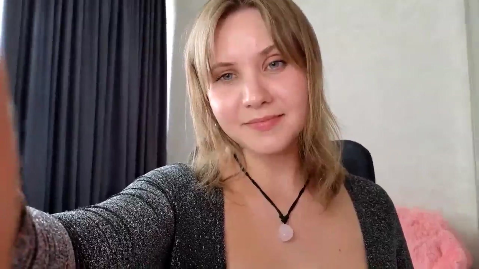 Gallery image thumbnail from YoungDunst's myfreecams stream on, 08/01/2025, 13:00 image 11 of 20